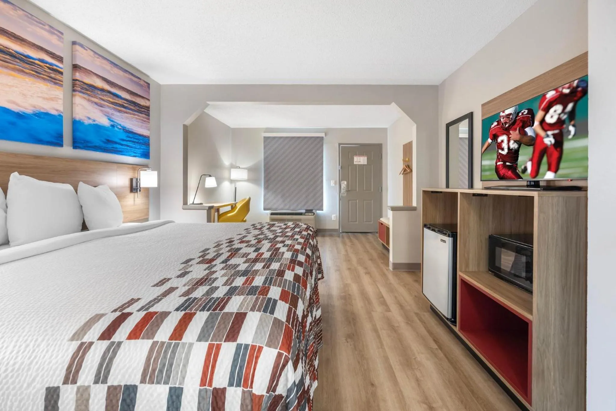 Photo of the whole room, Bed in Days Inn by Wyndham Franklin Nashville