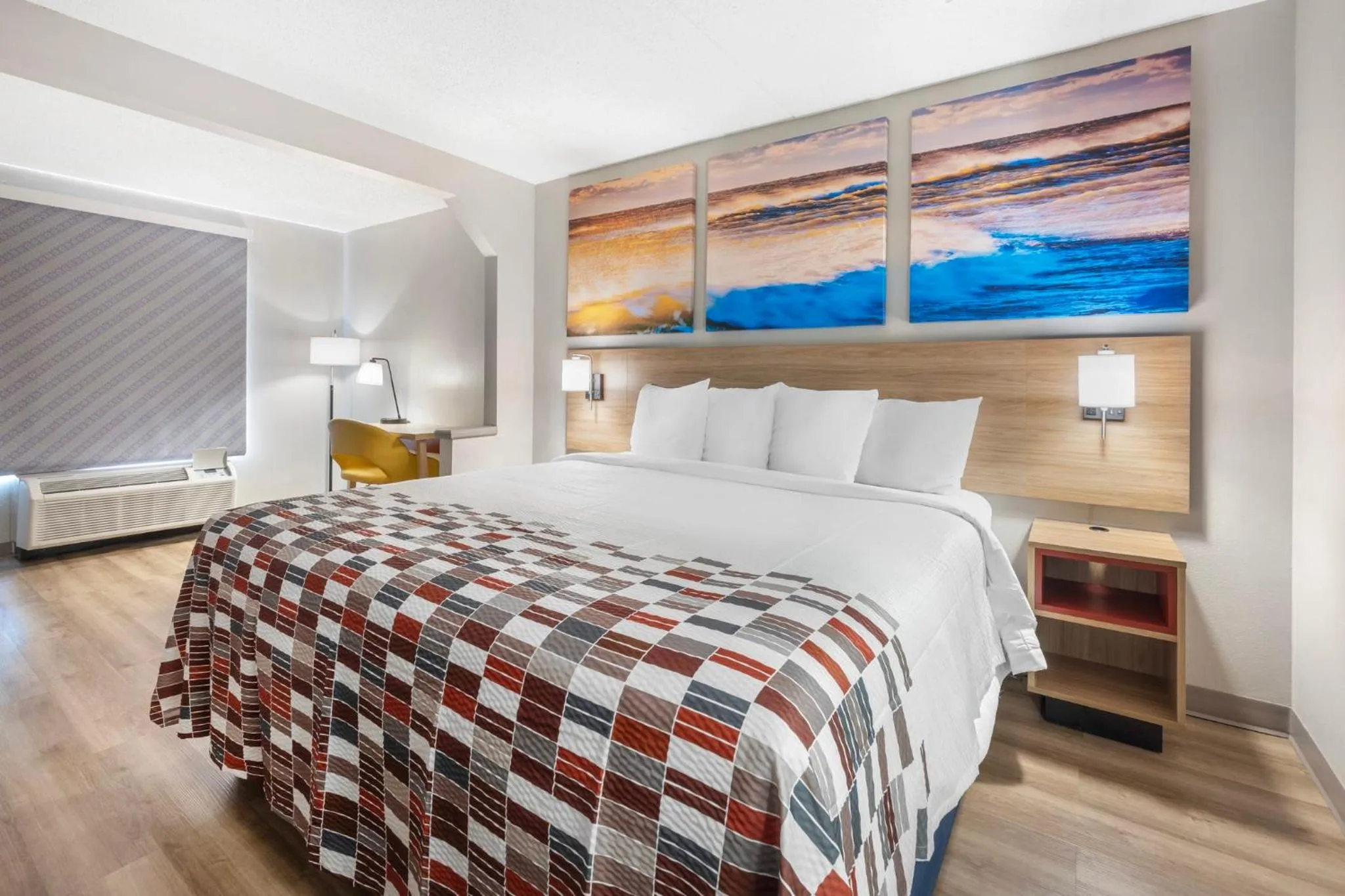 Photo of the whole room, Bed in Days Inn by Wyndham Franklin Nashville