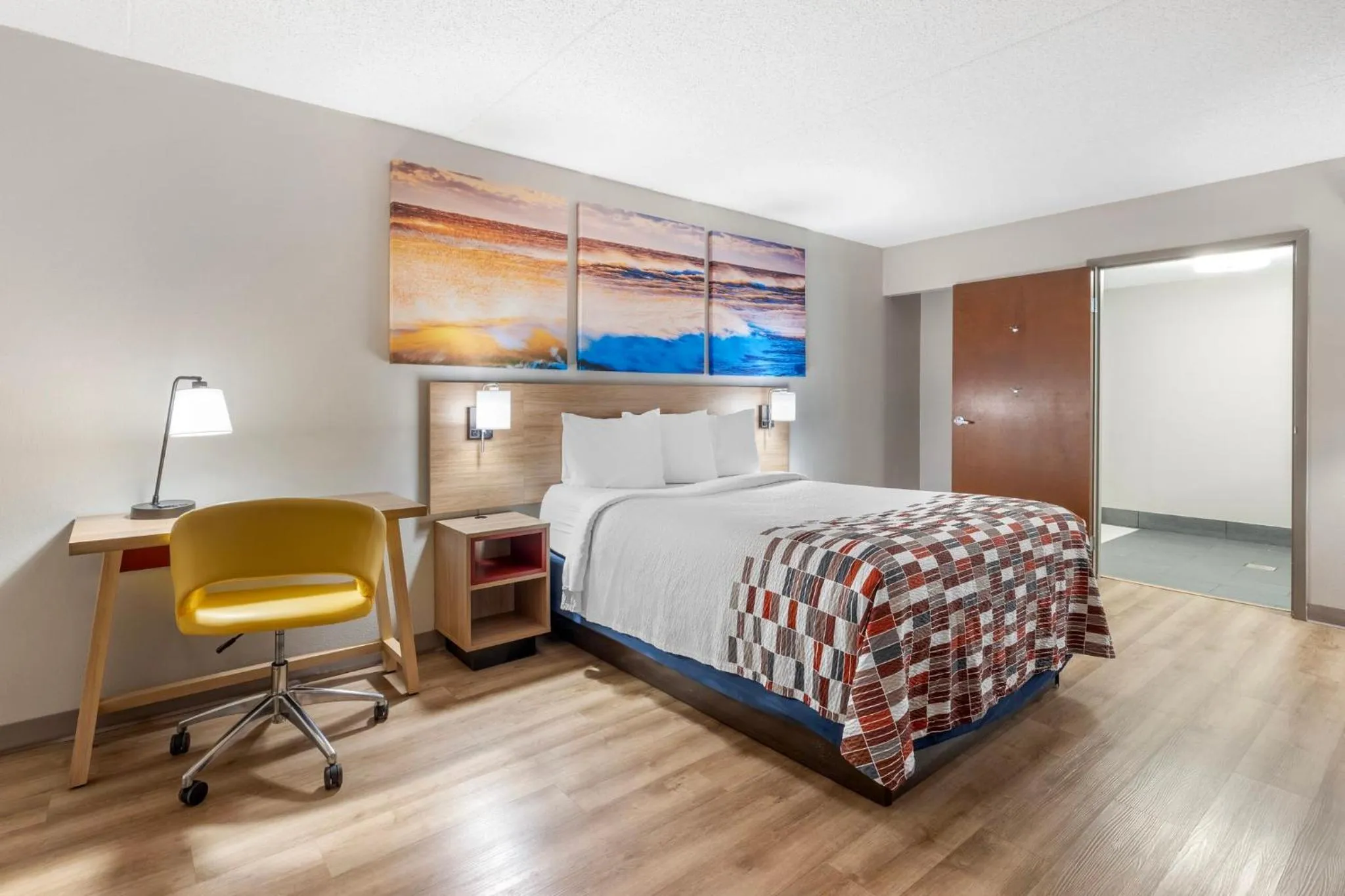 Photo of the whole room, Bed in Days Inn by Wyndham Franklin Nashville