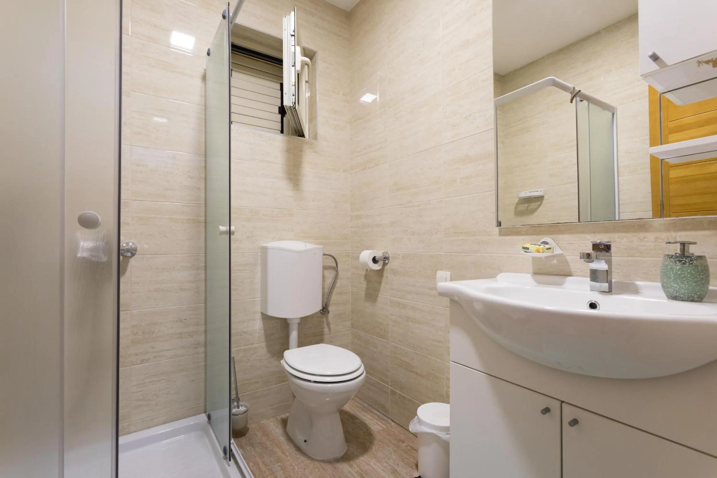 Shower in Belveder Apartments