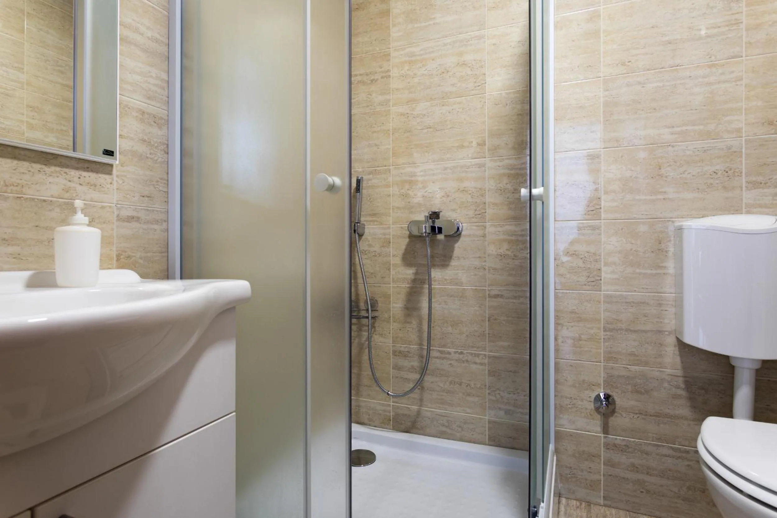 Shower in Belveder Apartments