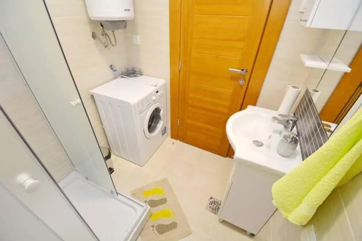 Shower in Belveder Apartments
