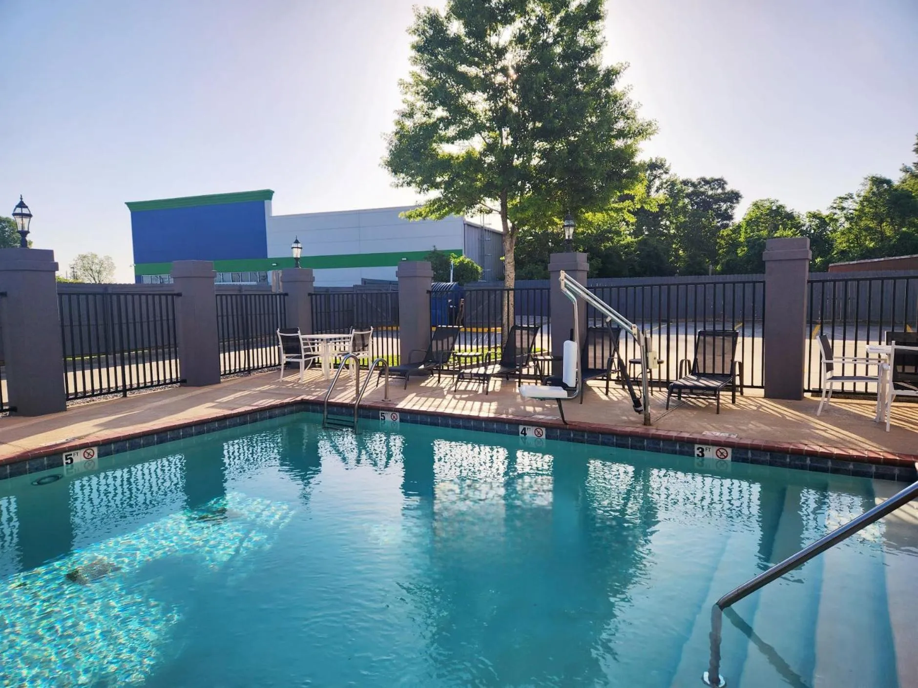 Swimming pool in Days Inn by Wyndham Baton Rouge I-10