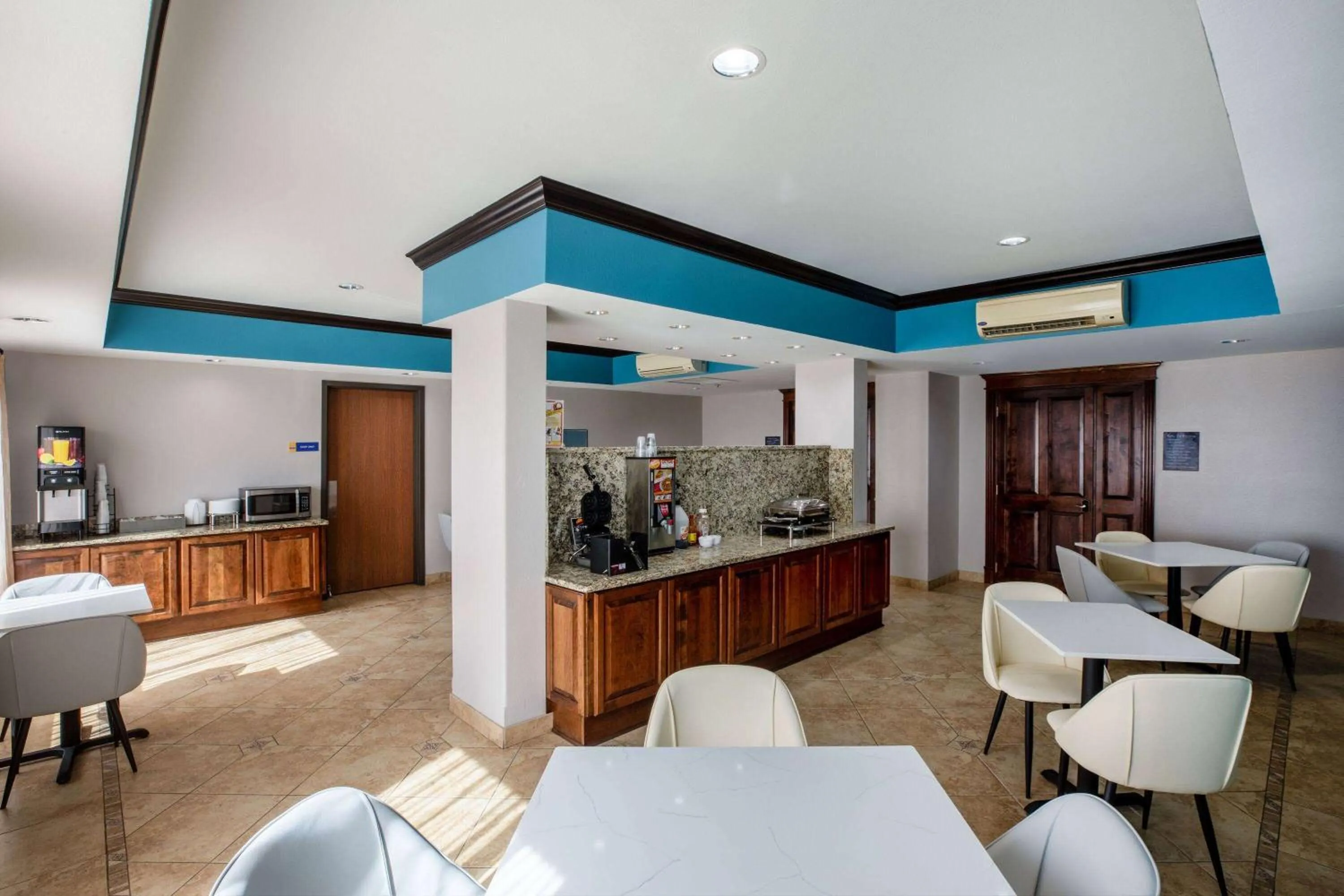 Breakfast in Days Inn by Wyndham Baton Rouge I-10