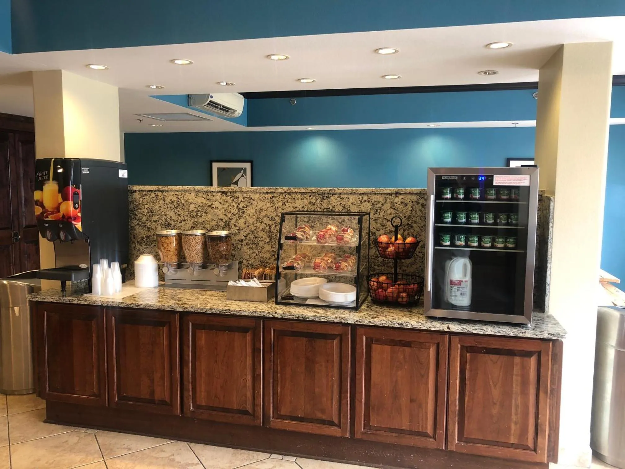 Breakfast in Days Inn by Wyndham Baton Rouge I-10