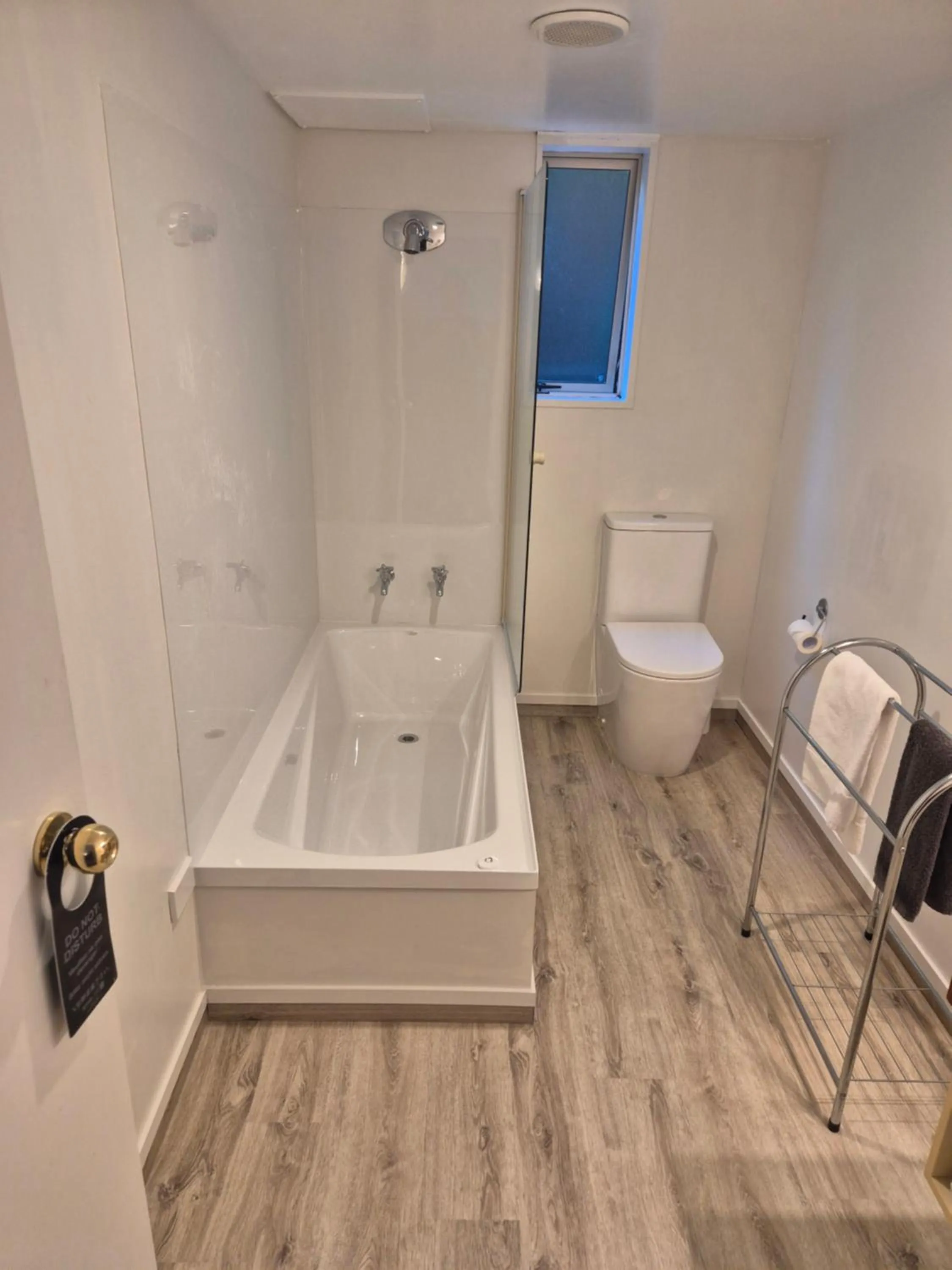 Bathroom in Alexis Motor Lodge