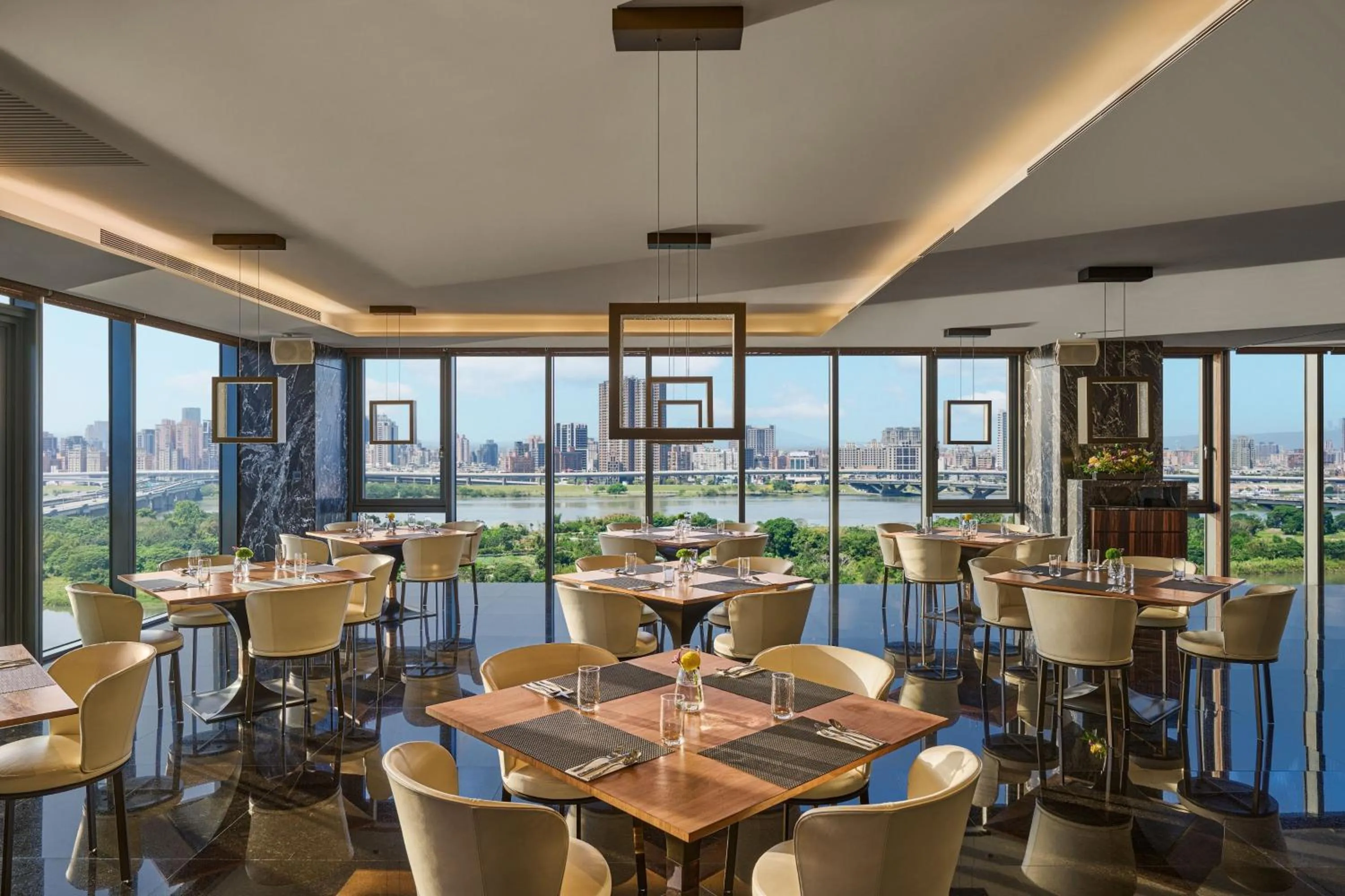 Restaurant/places to eat in Suz & Catorze Taipei, a Tribute Portfolio Hotel