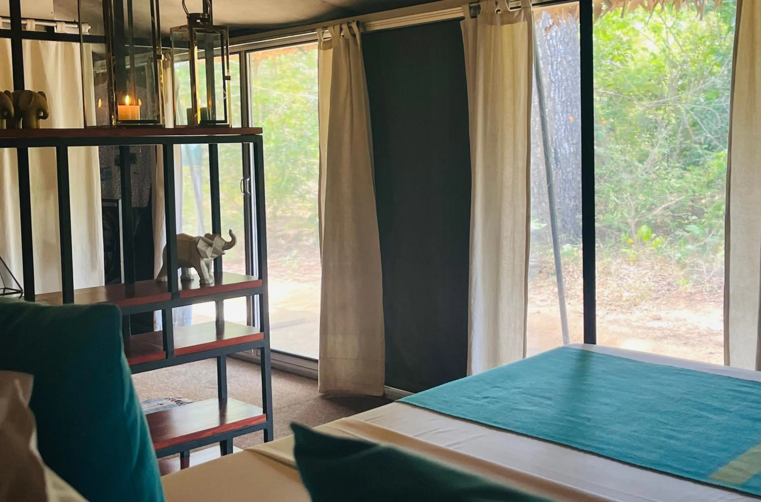 Photo of the whole room, Bed in Mahoora - Yala by Eco Team