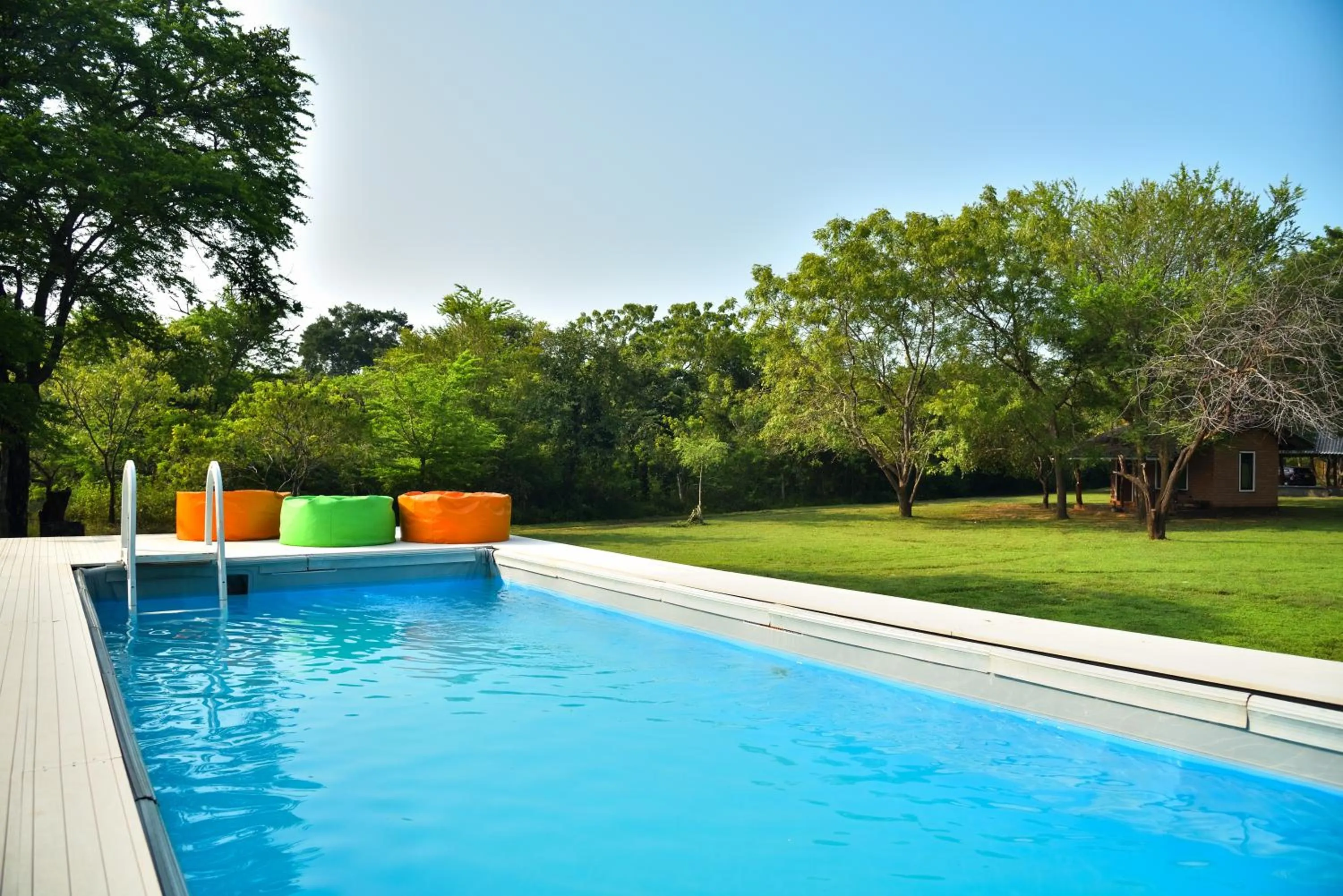 Swimming pool in Mahoora - Yala by Eco Team