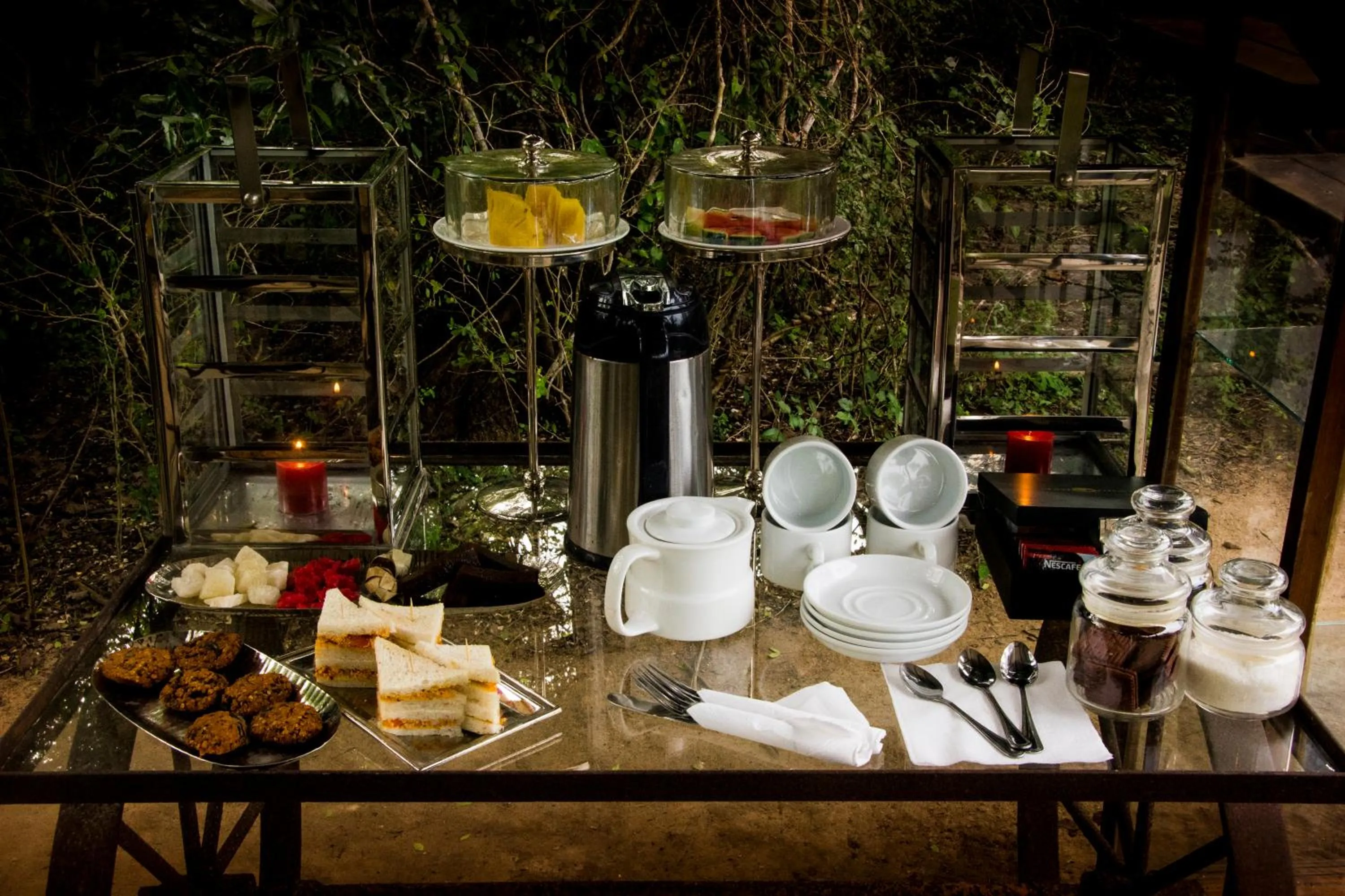 Food and drinks in Mahoora - Yala by Eco Team