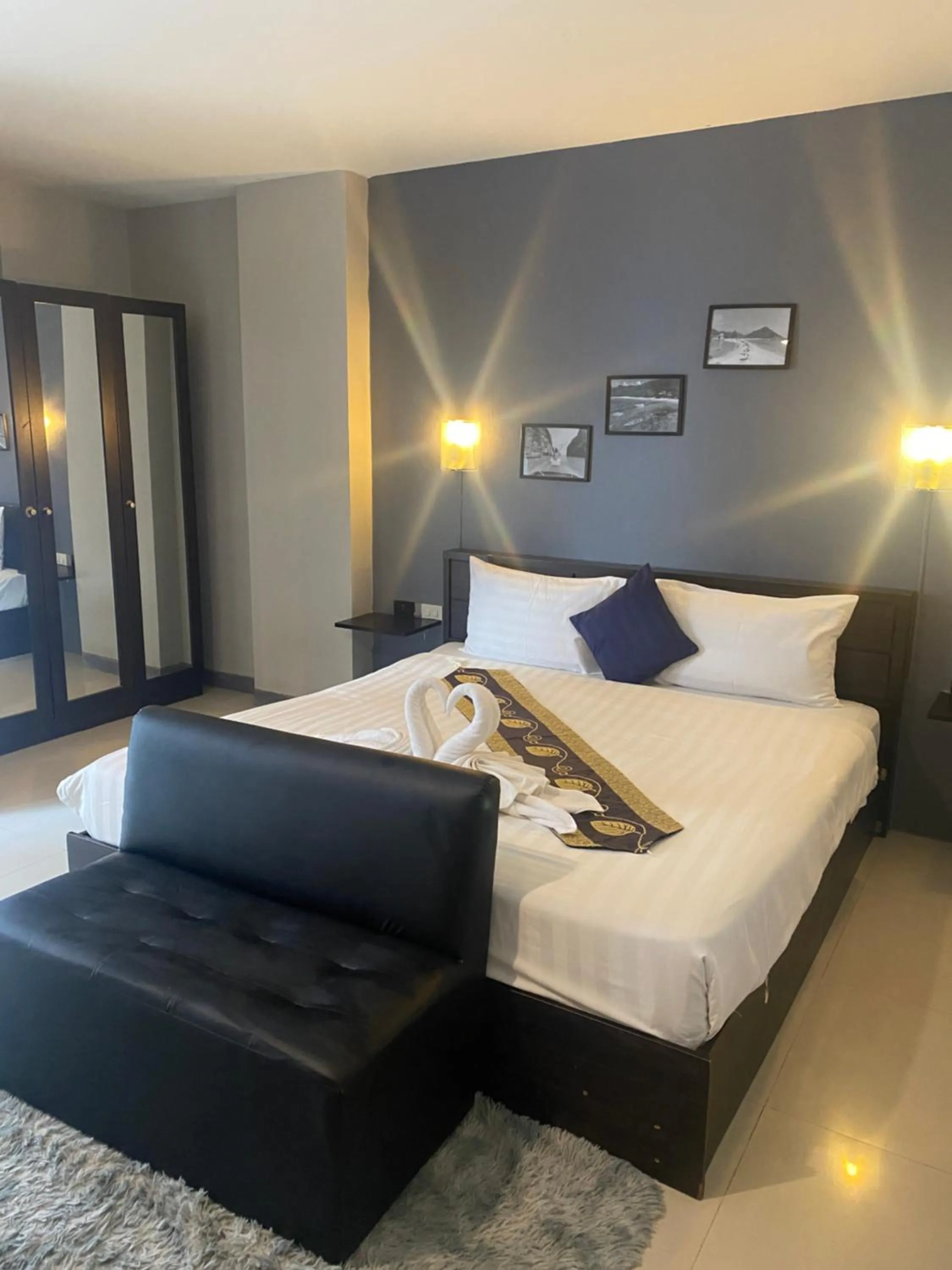 Restaurant/places to eat, Bed in Holiday Home Patong