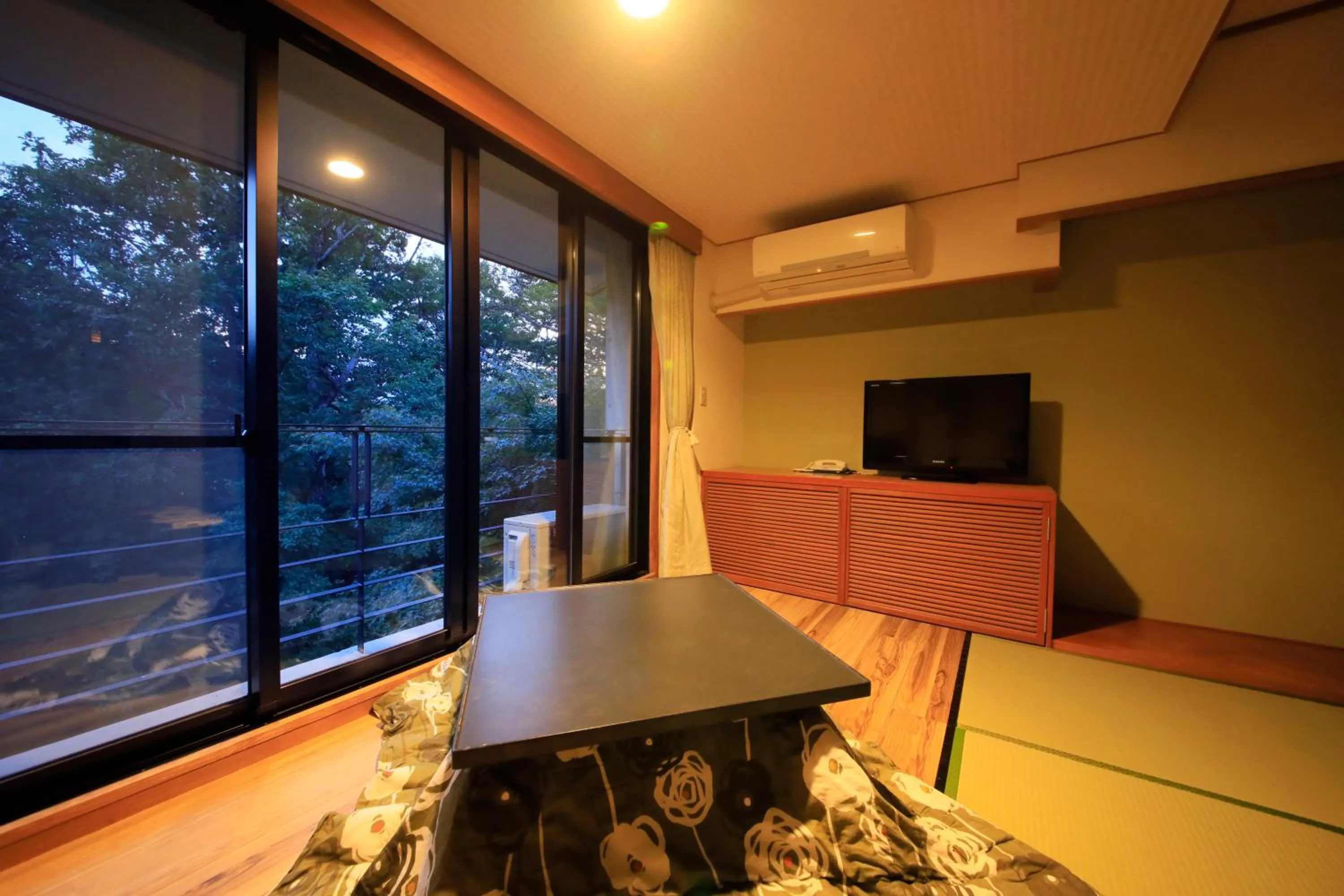 Night in Hotel Shikisai