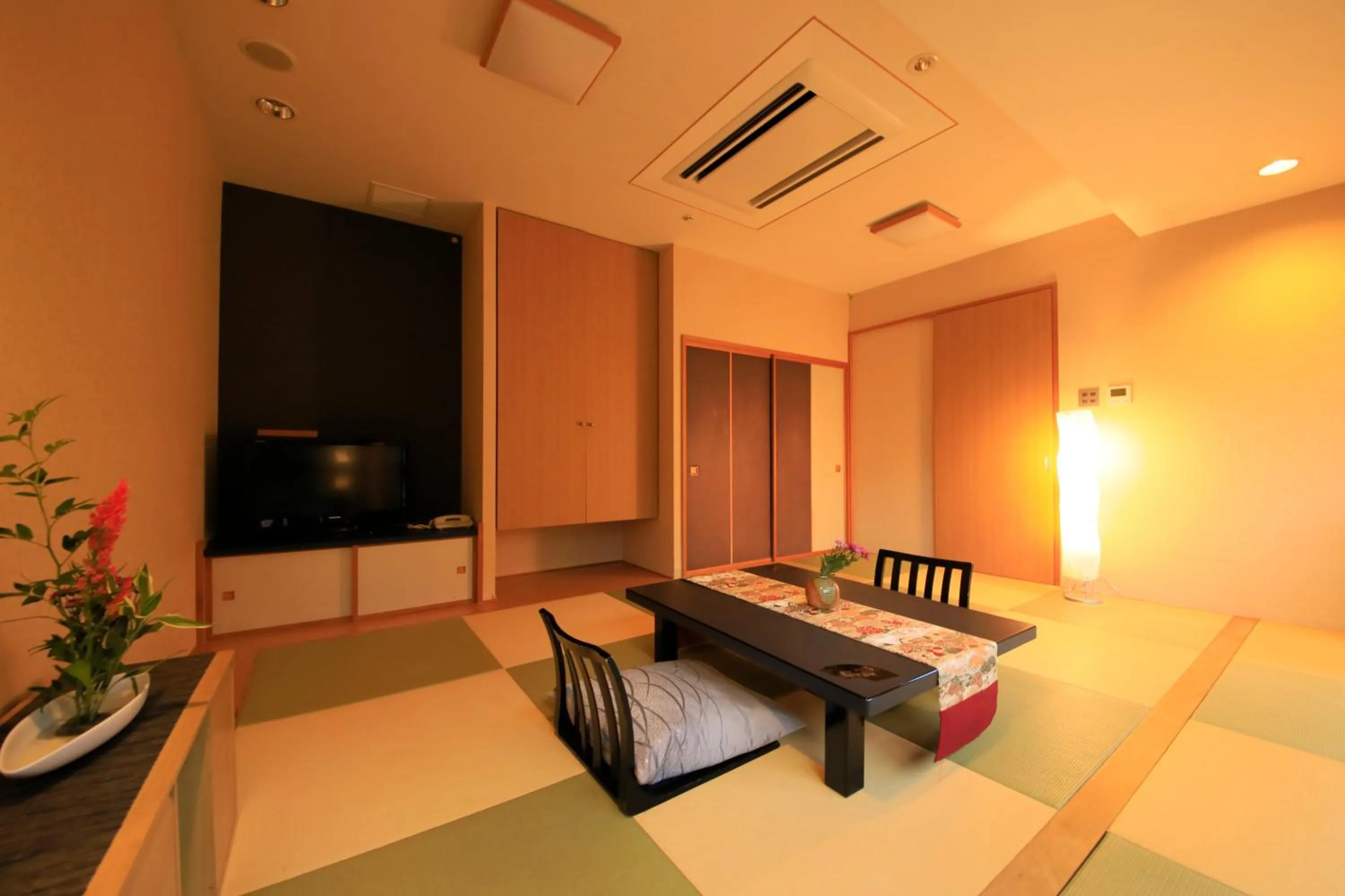 Night in Hotel Shikisai