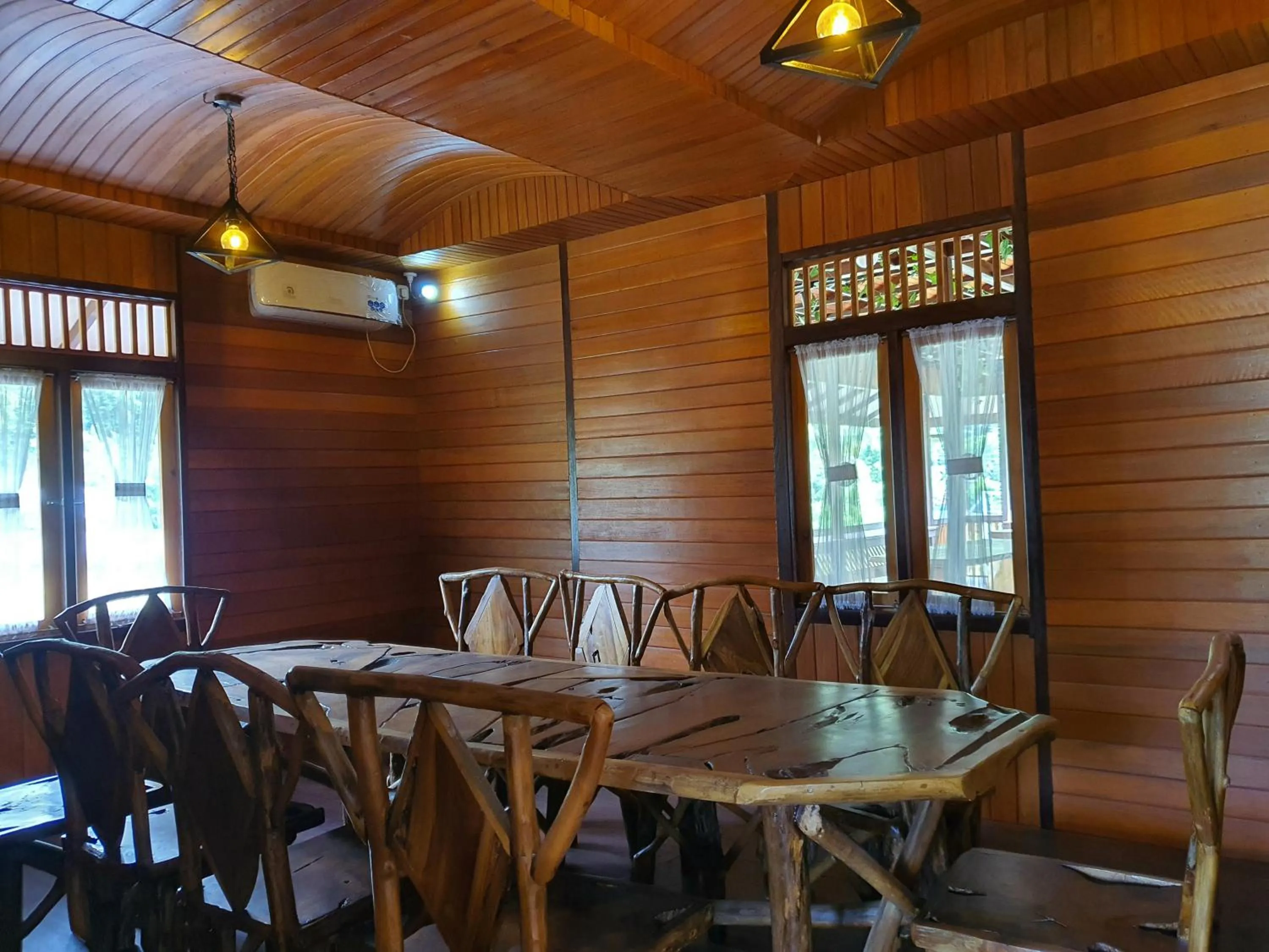 Restaurant/places to eat in HOTEL BESAR BULAN BARU - Senggigi