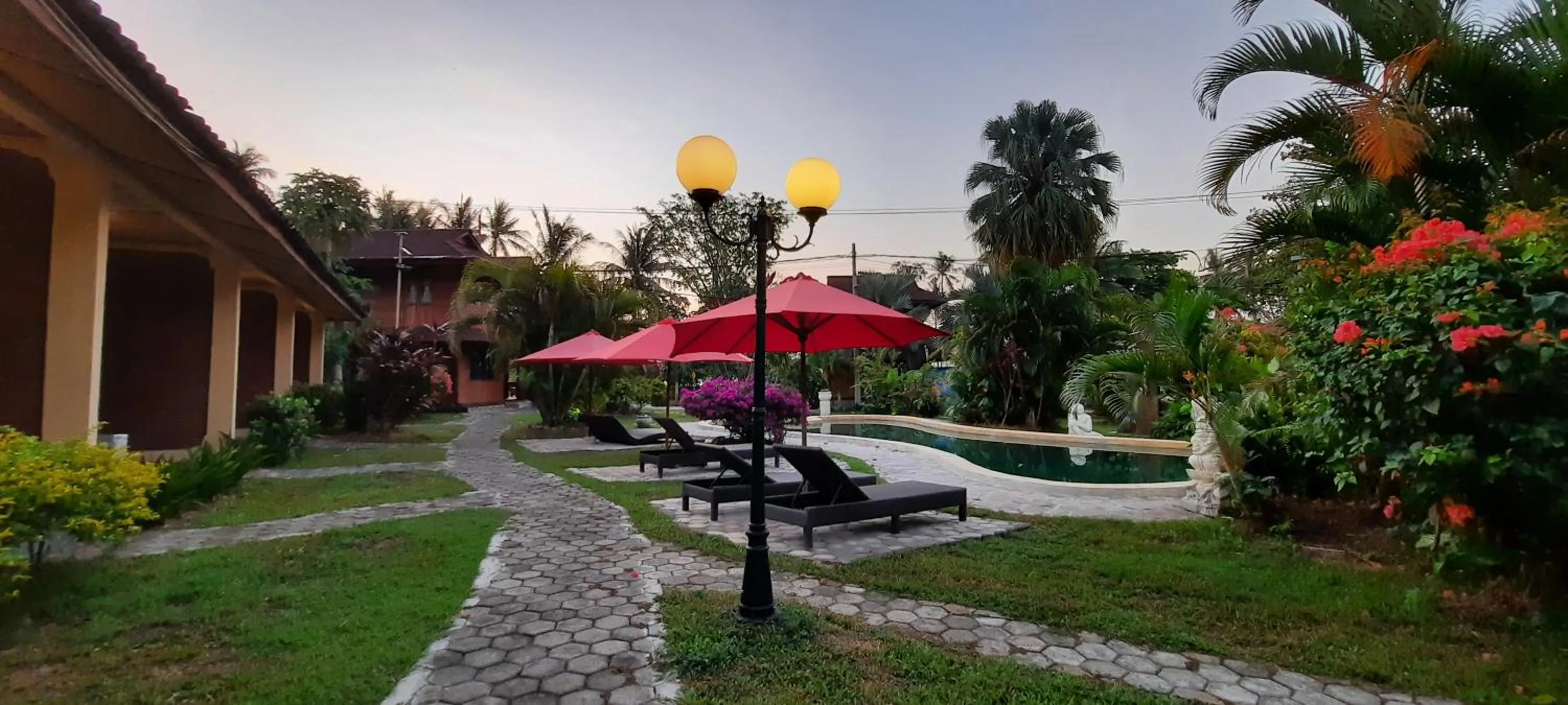 sunbed in HOTEL BESAR BULAN BARU - Senggigi