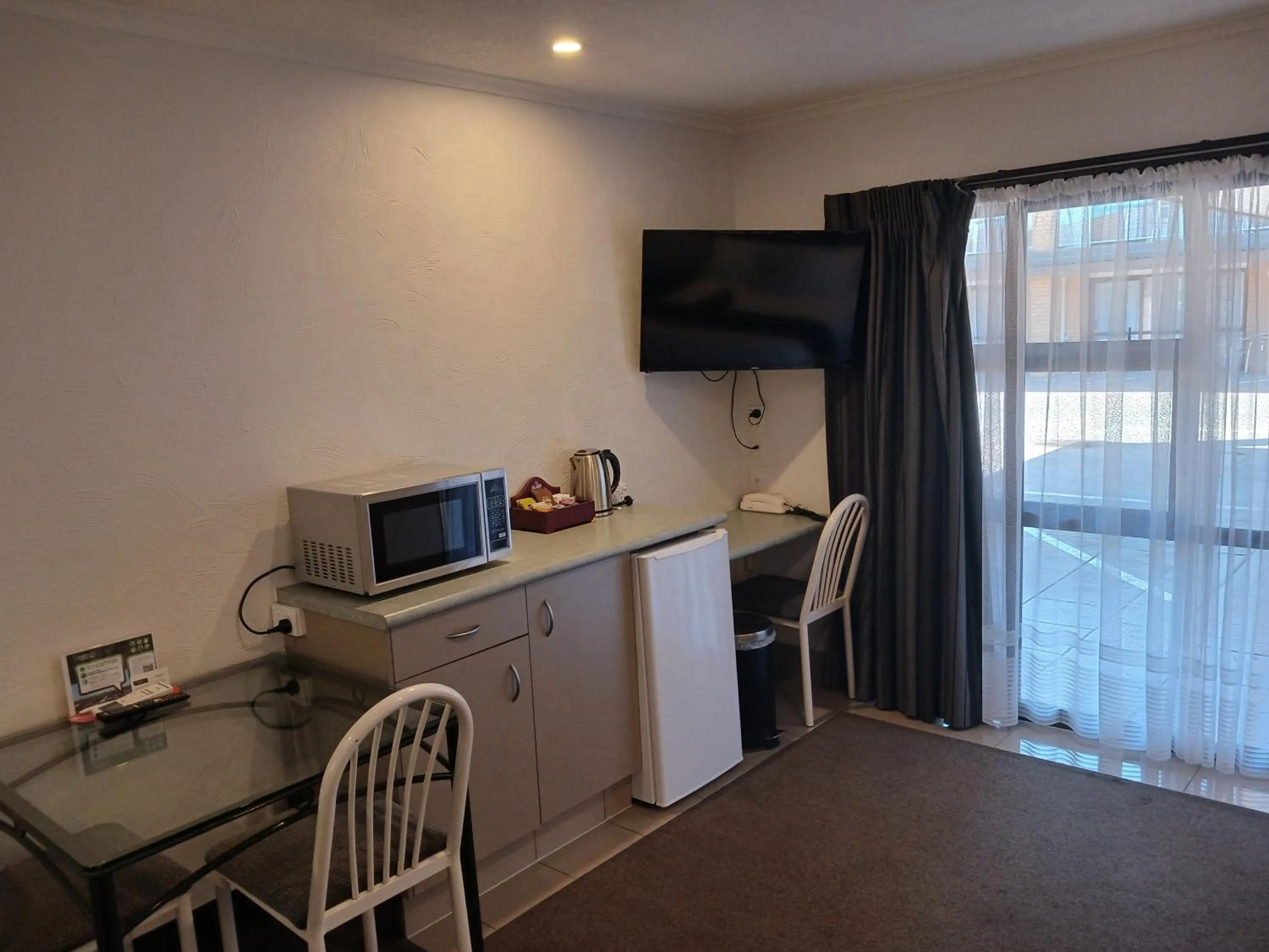 Coffee/tea facilities in Palm City Motor Inn