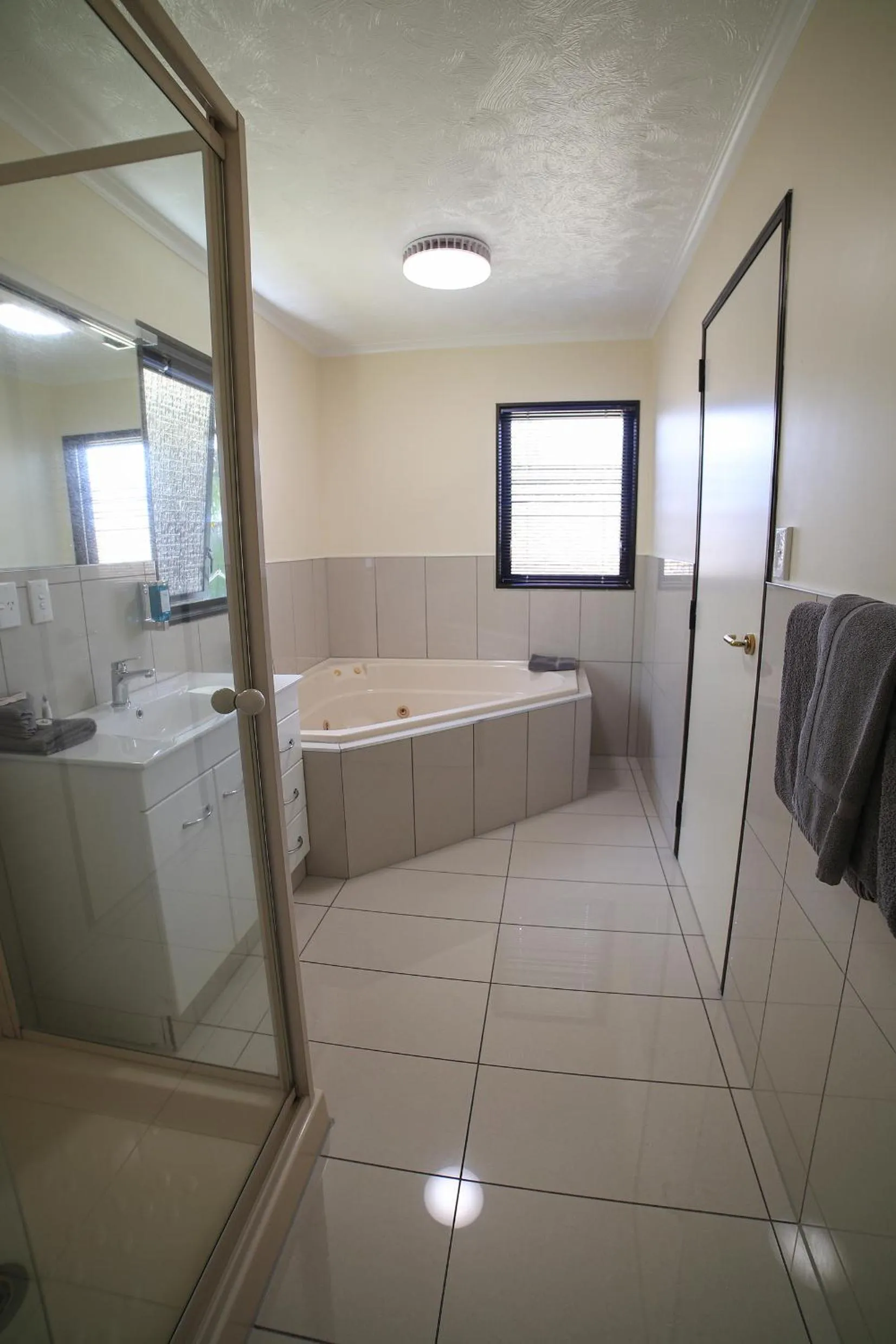 Shower in Palm City Motor Inn