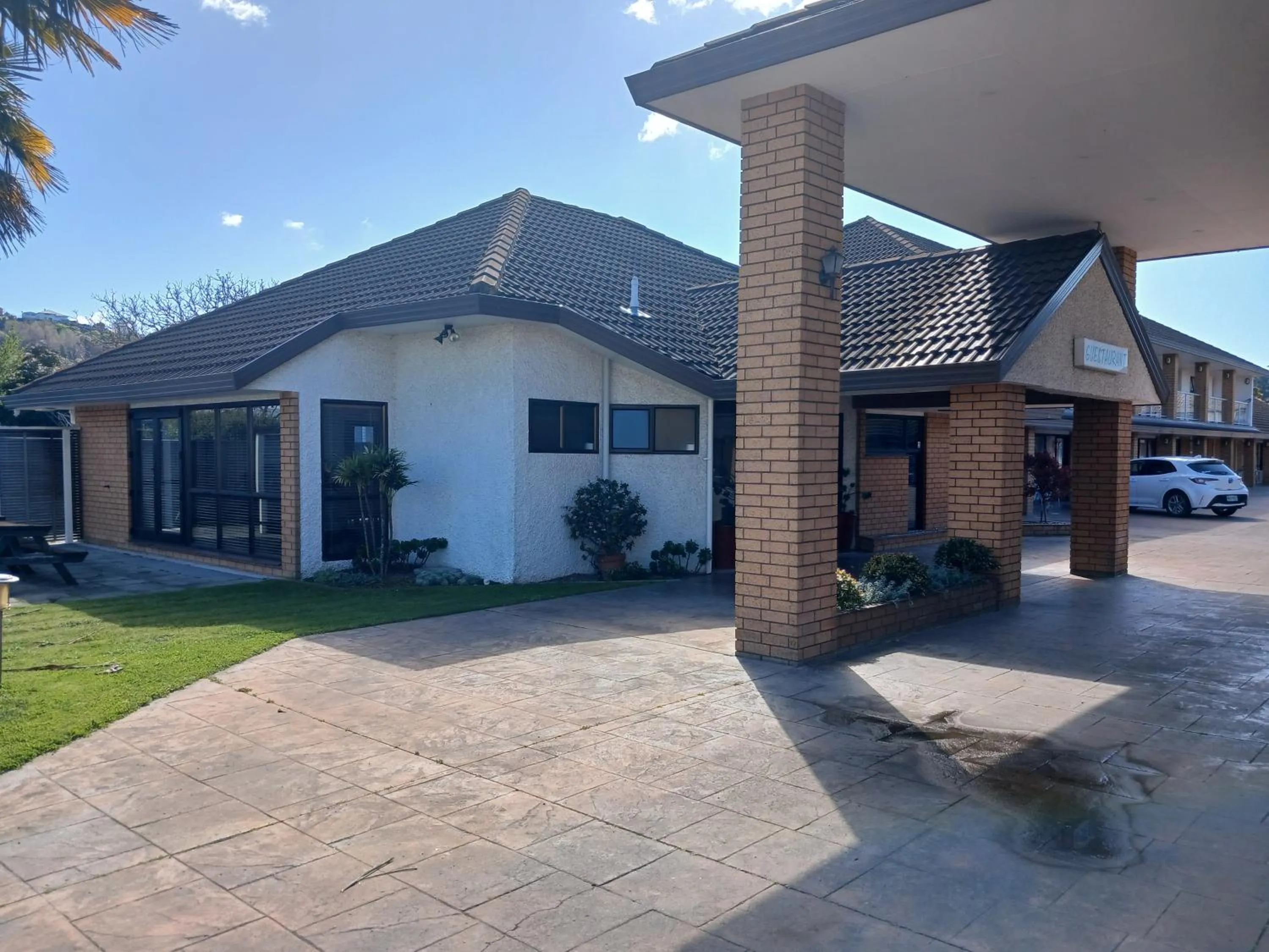 Property building in Palm City Motor Inn