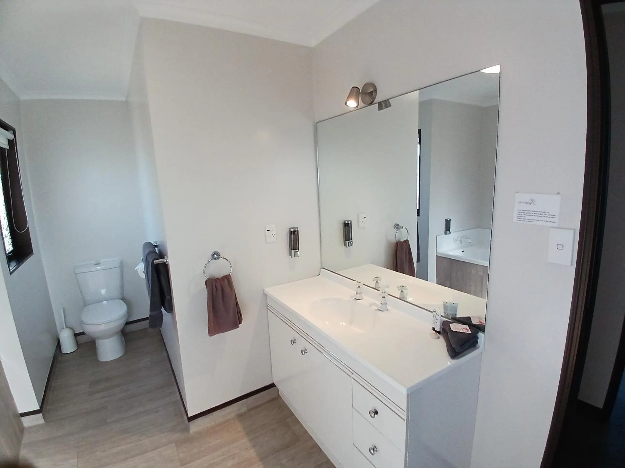 Bathroom in Palm City Motor Inn