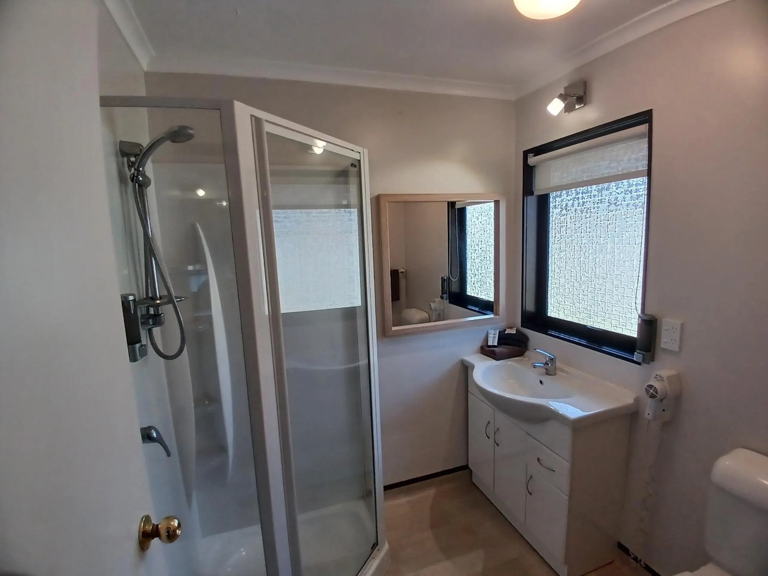 Bathroom in Palm City Motor Inn