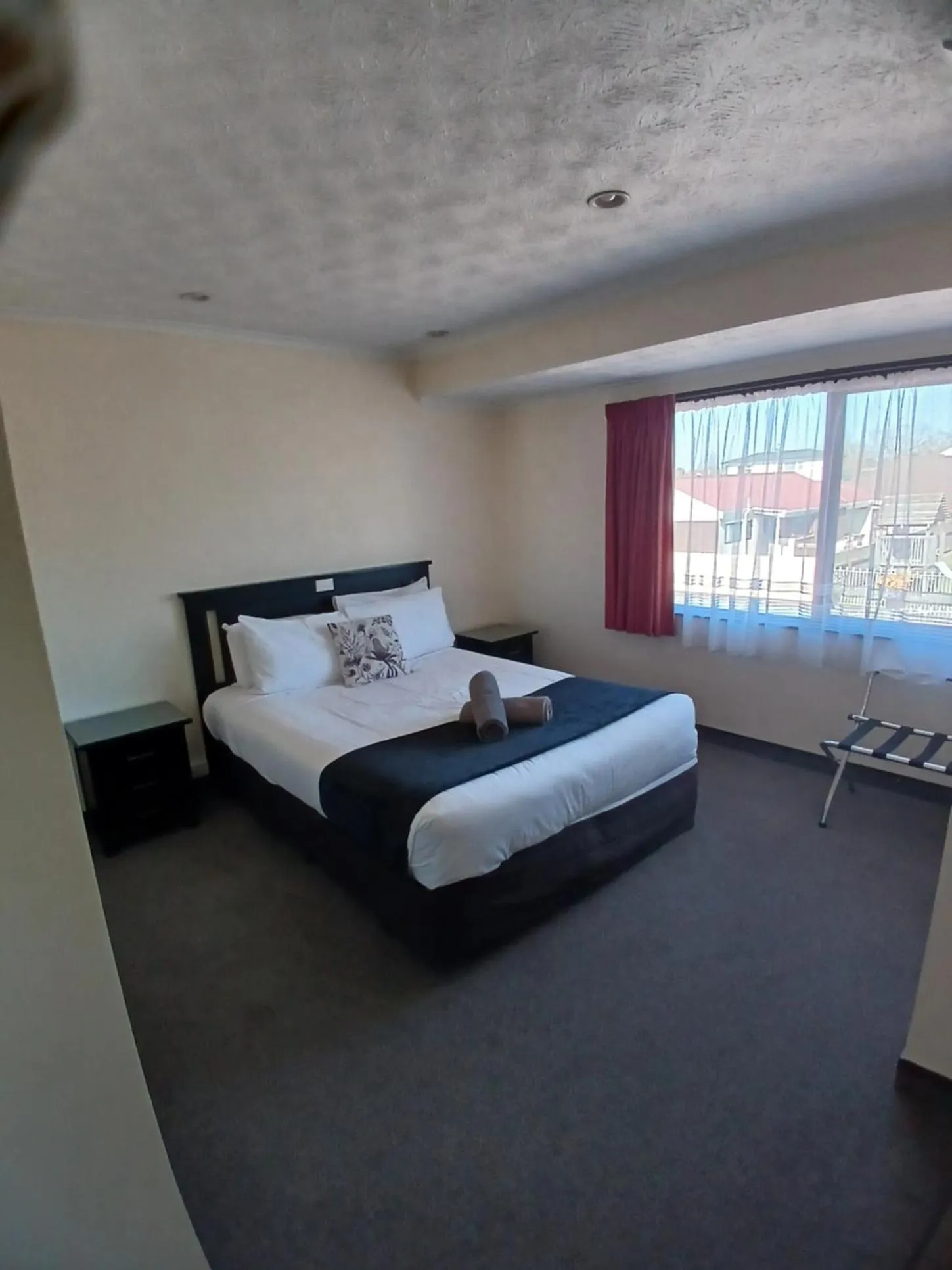 Bed in Palm City Motor Inn