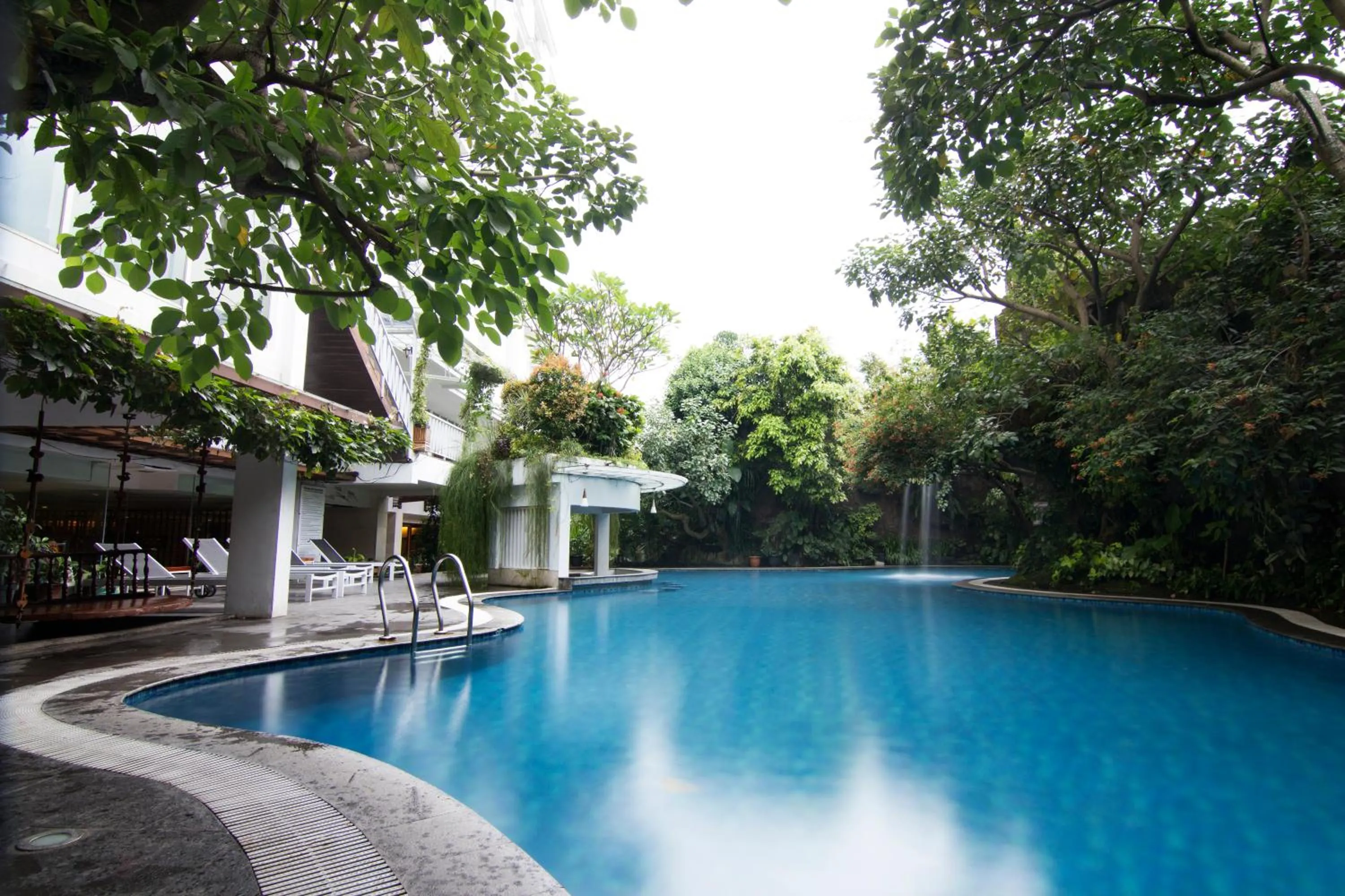 Swimming pool in Jambuluwuk Malioboro Hotel Yogyakarta