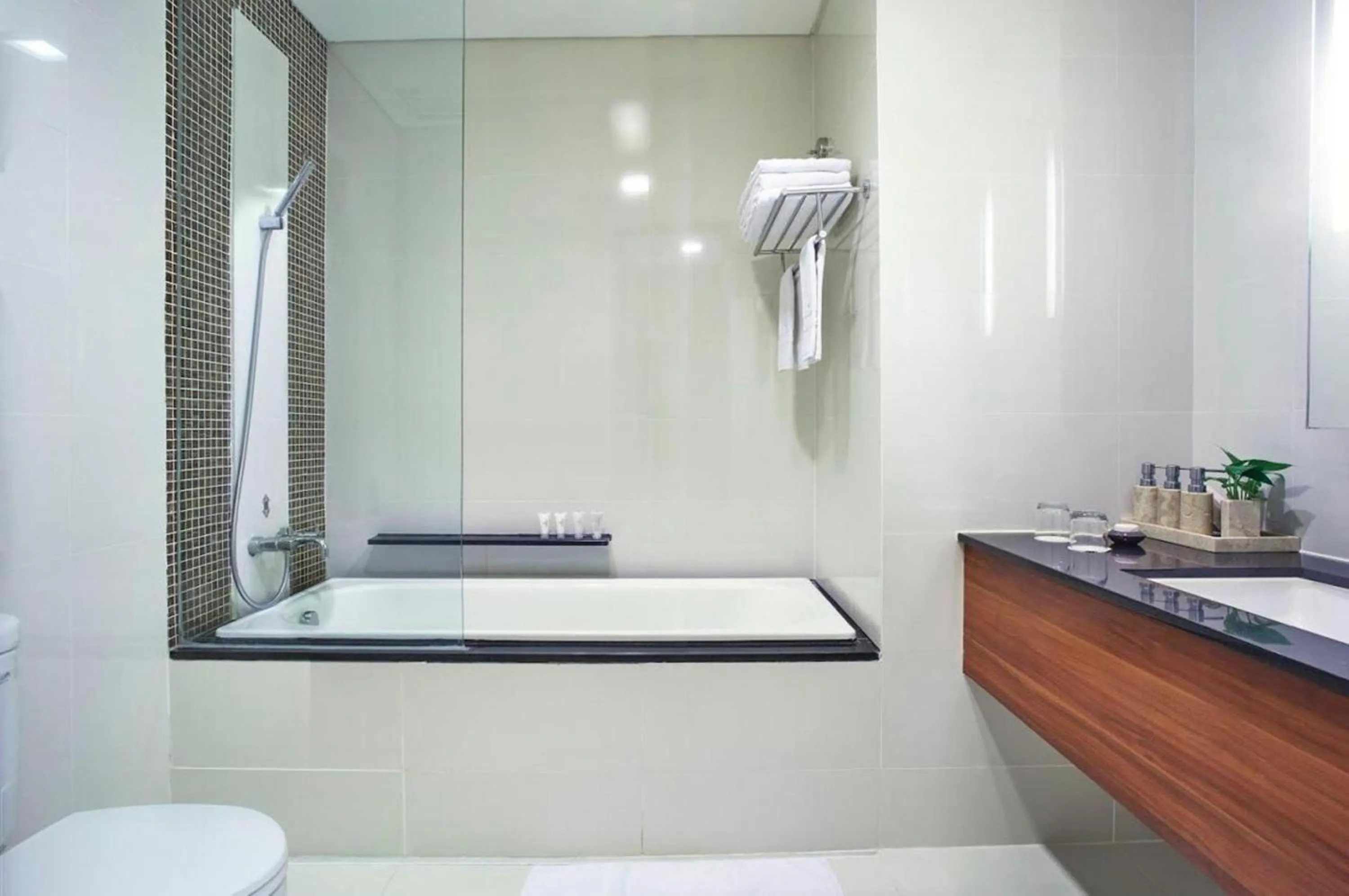 Bathroom in Jambuluwuk Malioboro Hotel Yogyakarta