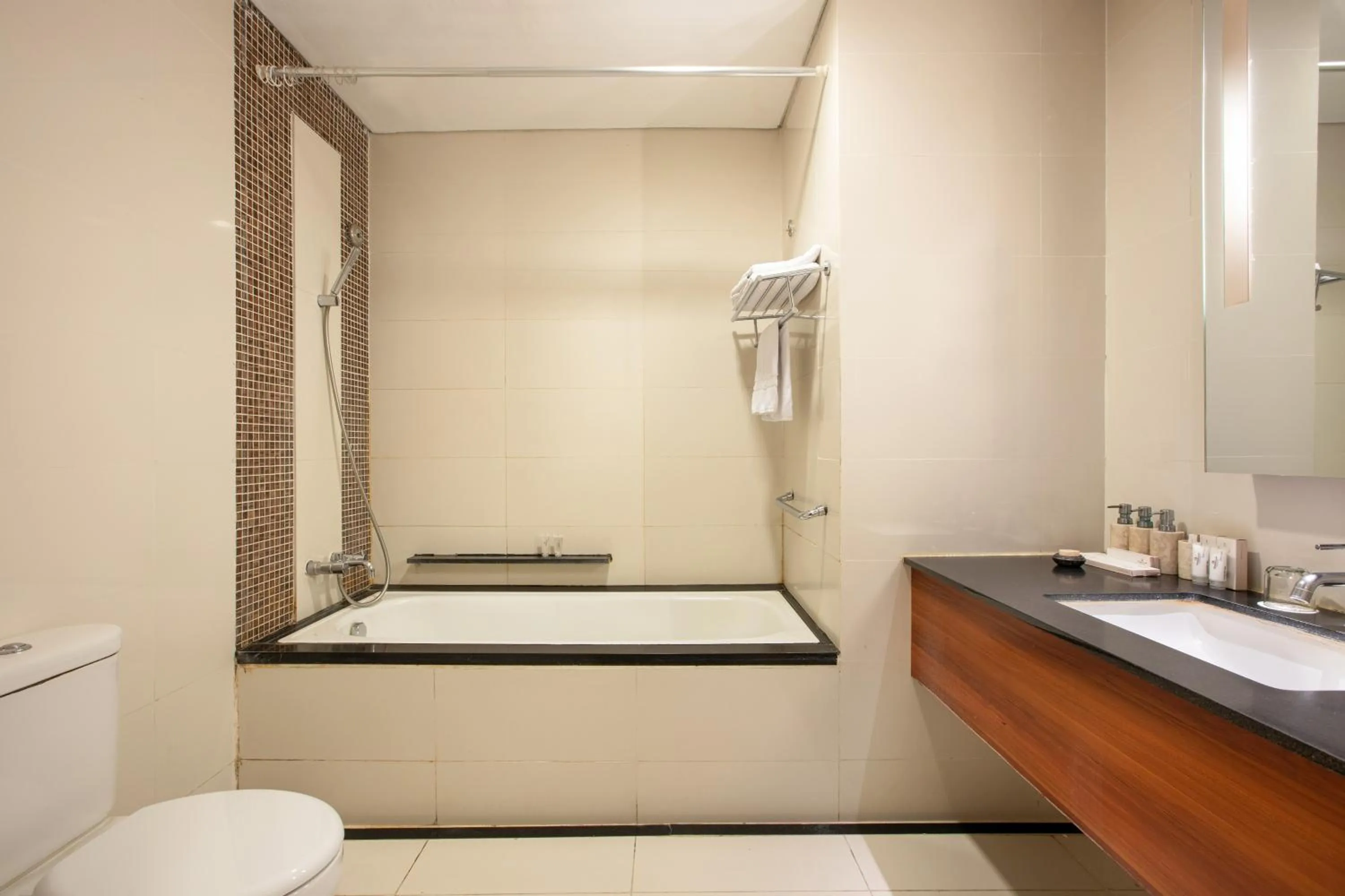 Bathroom in Jambuluwuk Malioboro Hotel Yogyakarta