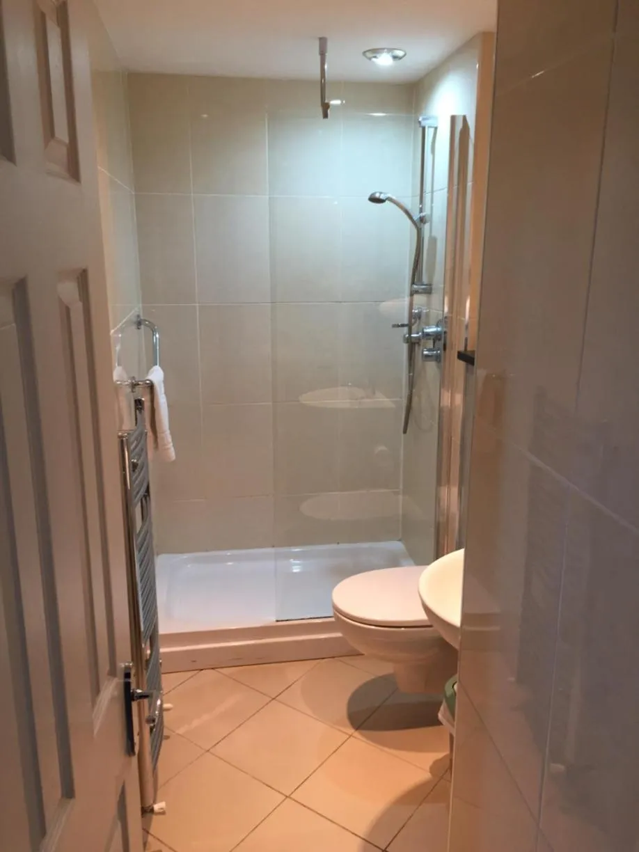 Shower in Kensington Hotel