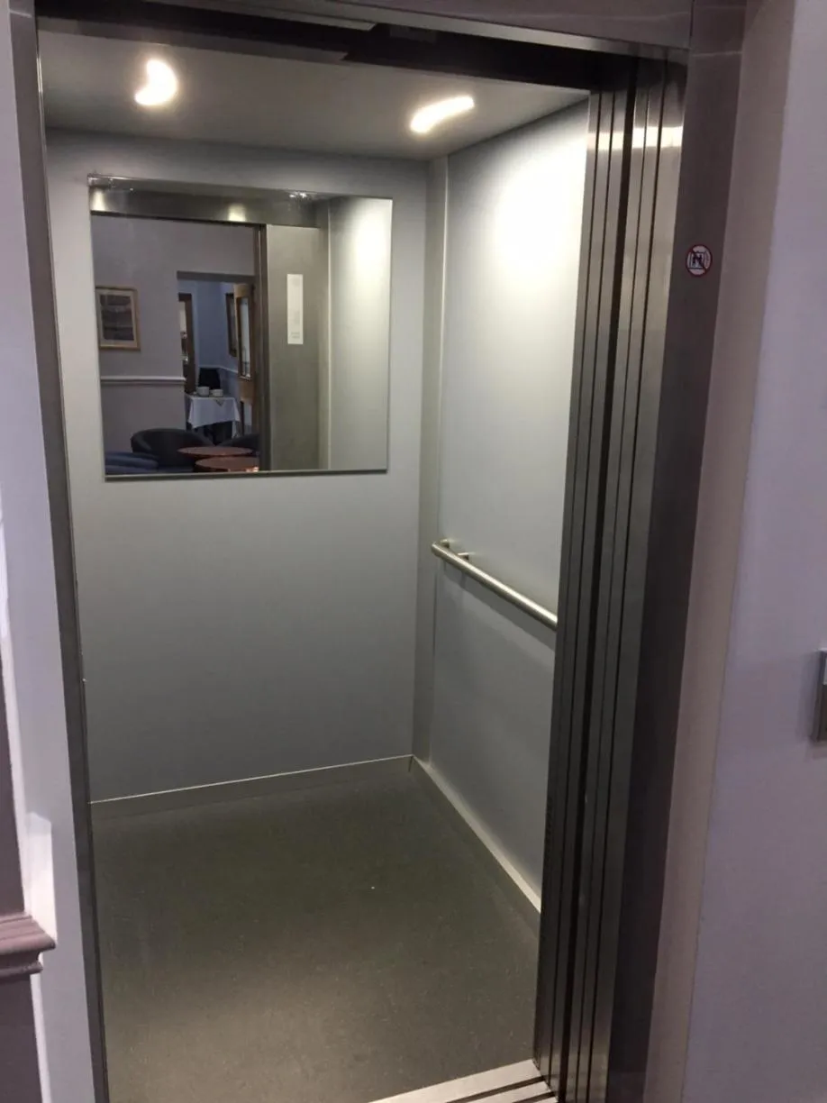 elevator in Kensington Hotel