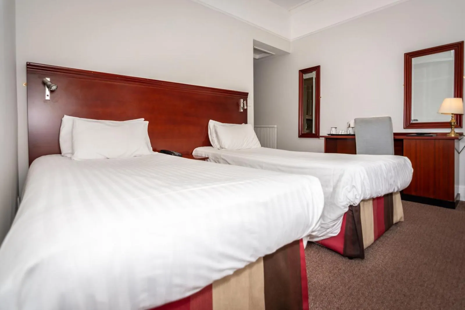 Bedroom, Bed in Kensington Hotel