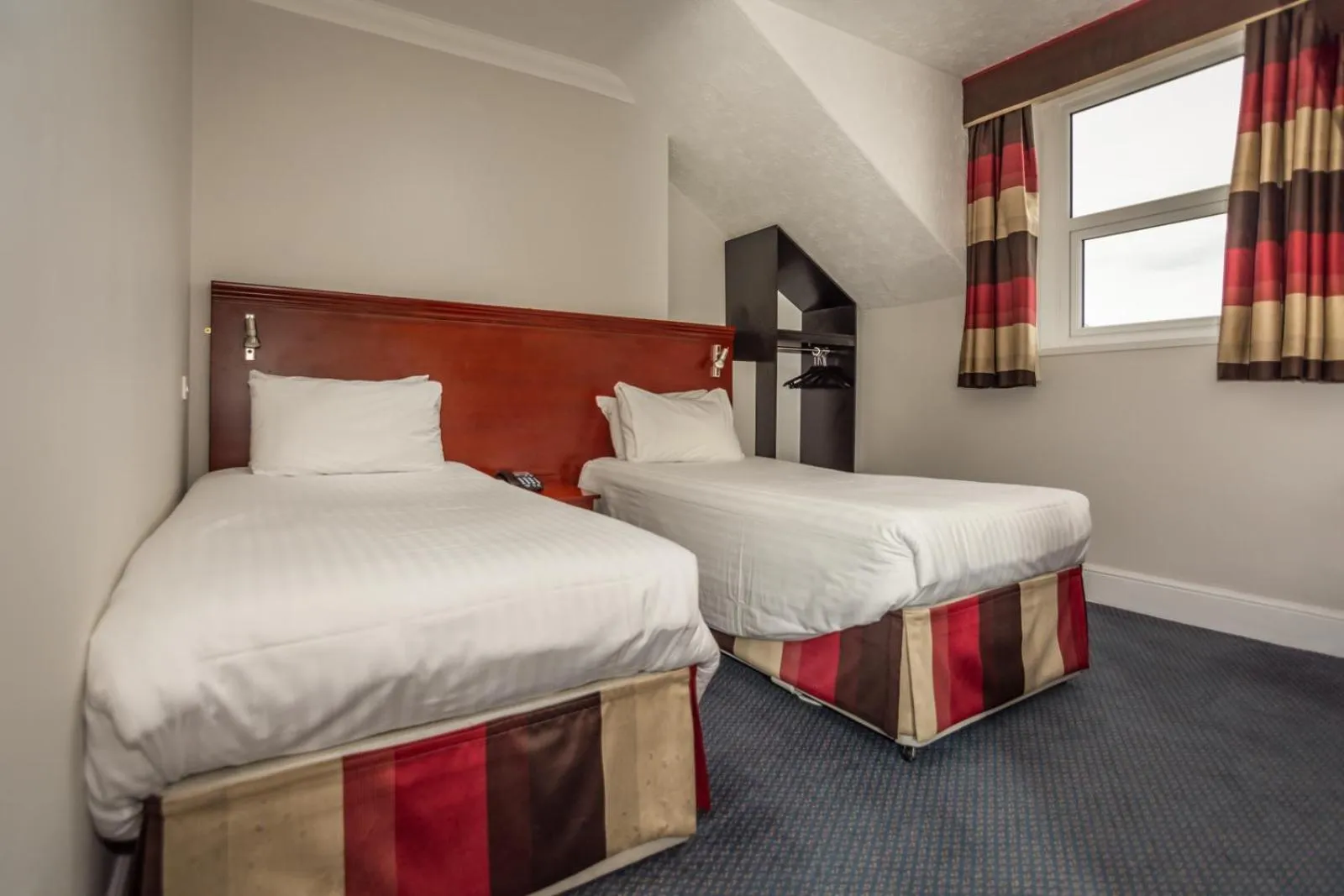 Bedroom, Bed in Kensington Hotel