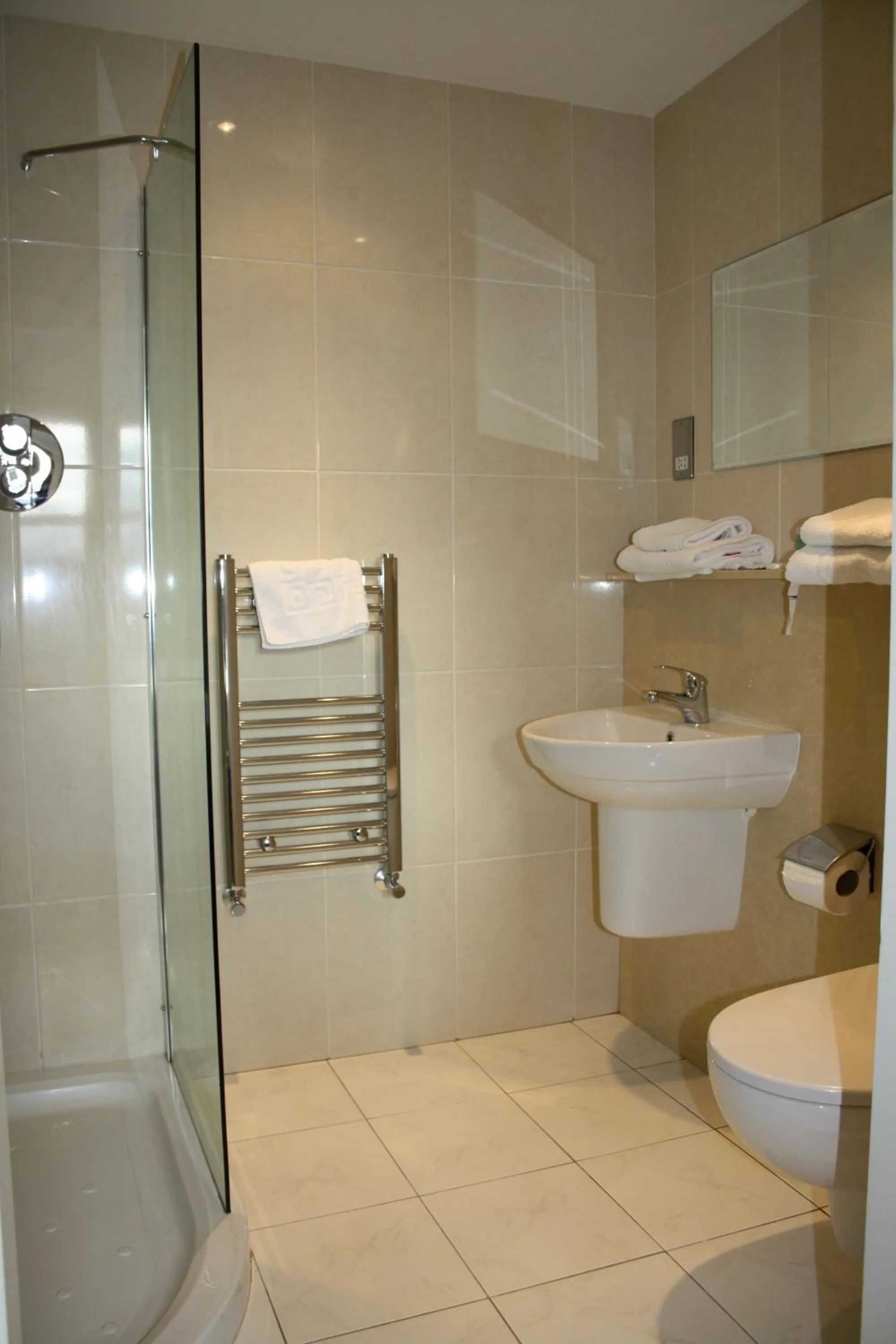 Bathroom in Kensington Hotel