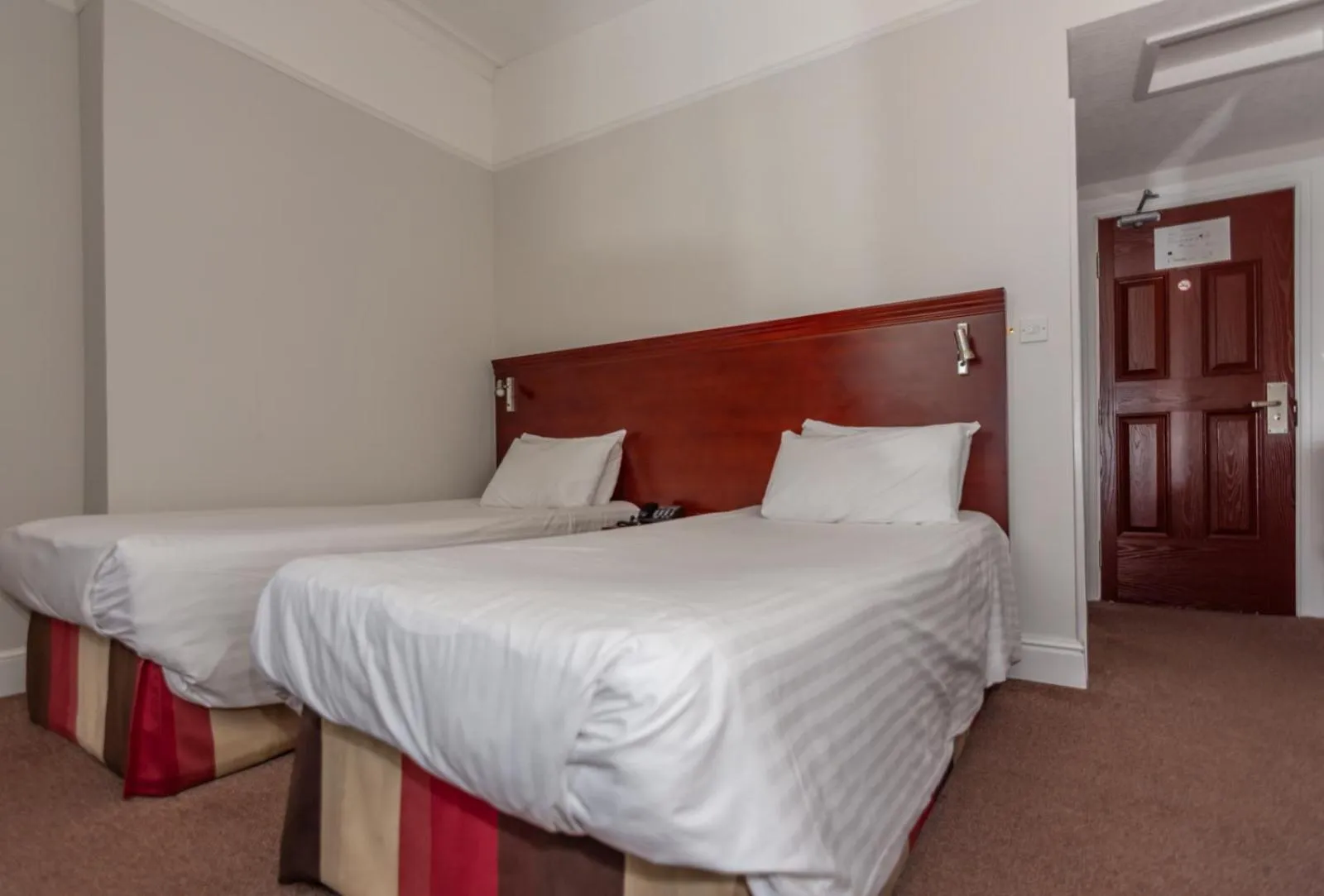 Bedroom, Bed in Kensington Hotel