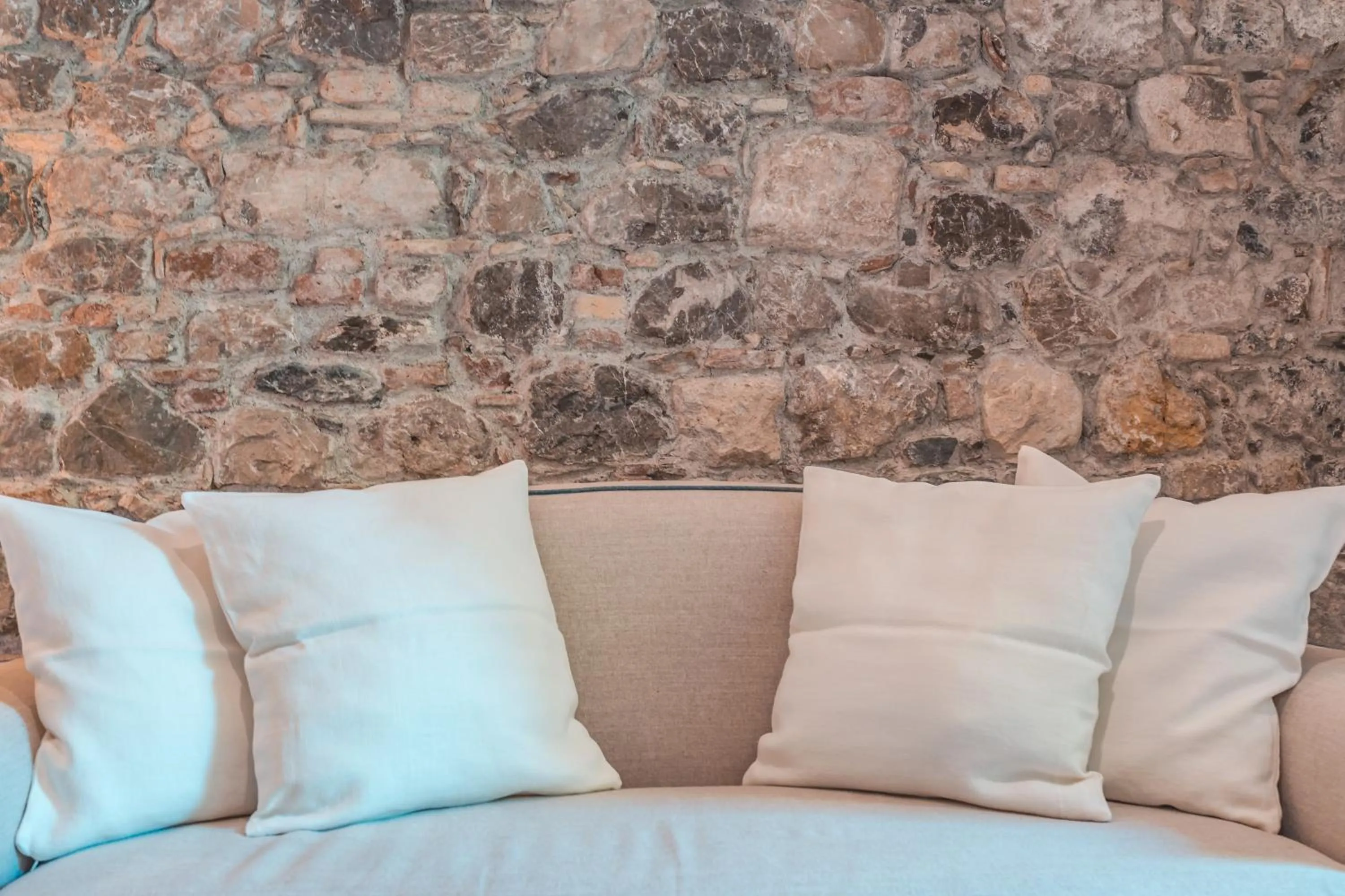 Living room, Bed in Médousa Bistrot & Suites