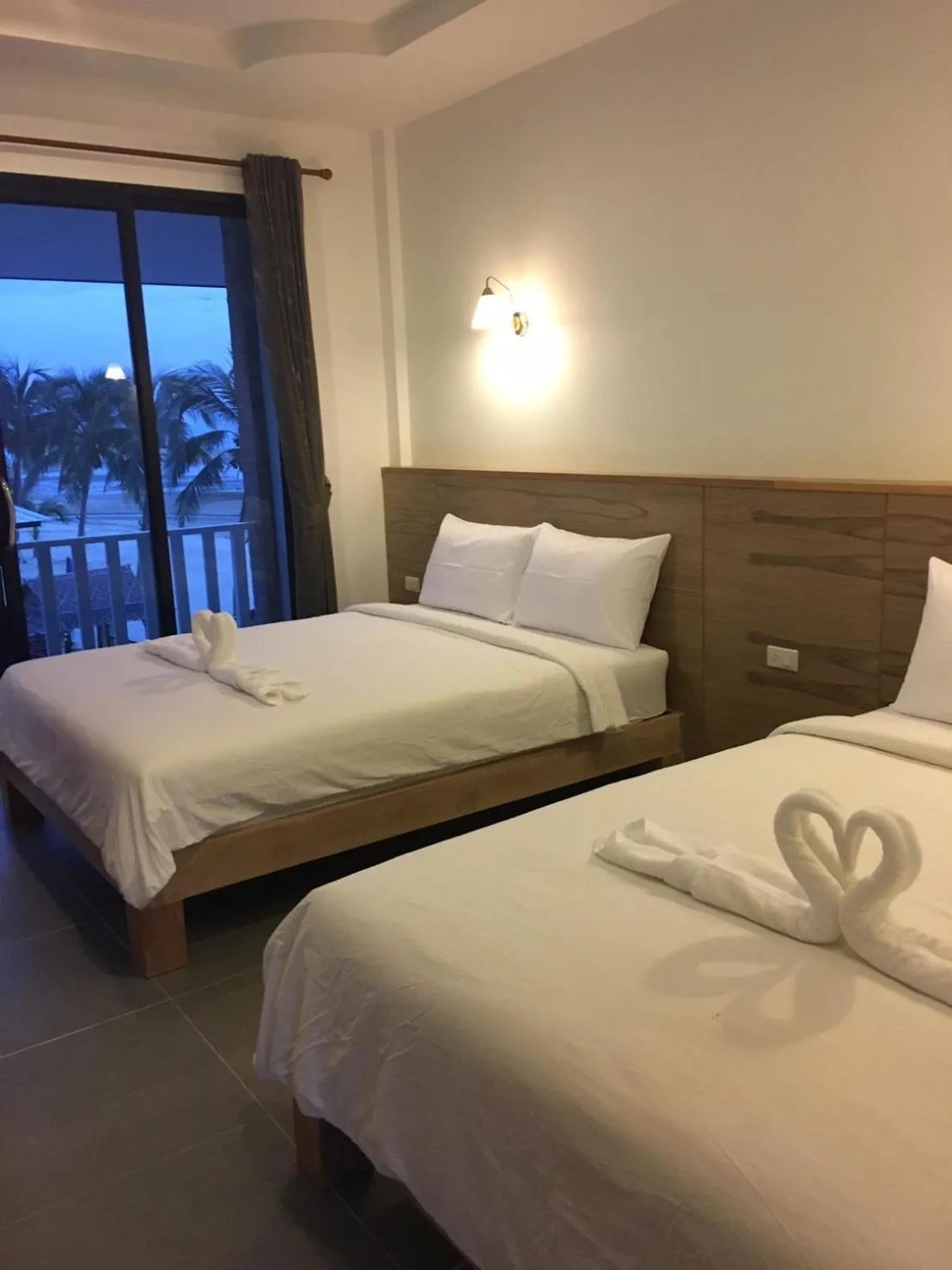 Bedroom, Bed in Mac's Bay Resort