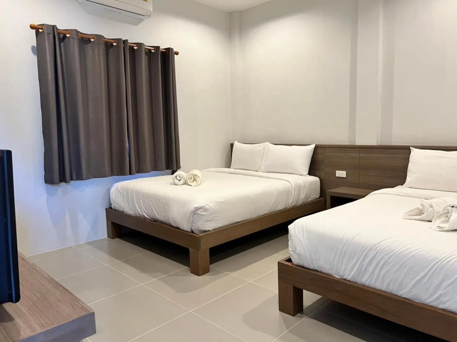 Bed in Mac's Bay Resort