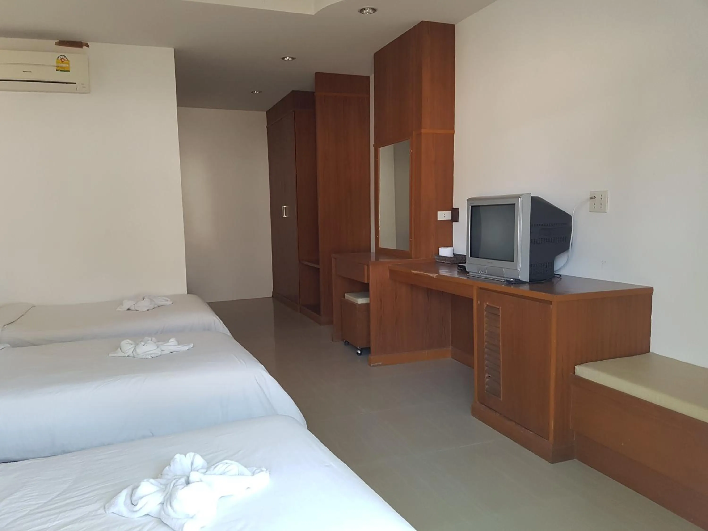 Bed in Mac's Bay Resort