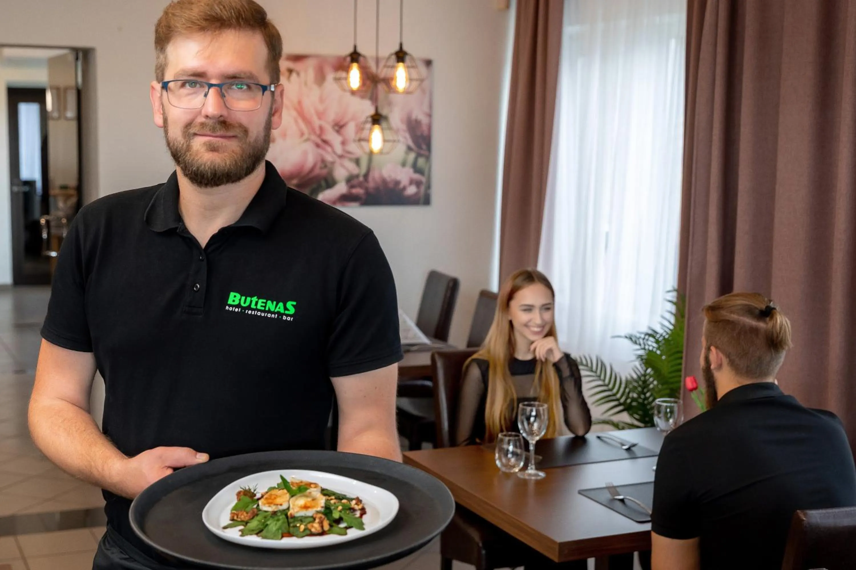 Restaurant/places to eat in Butenas Hotel Tyla