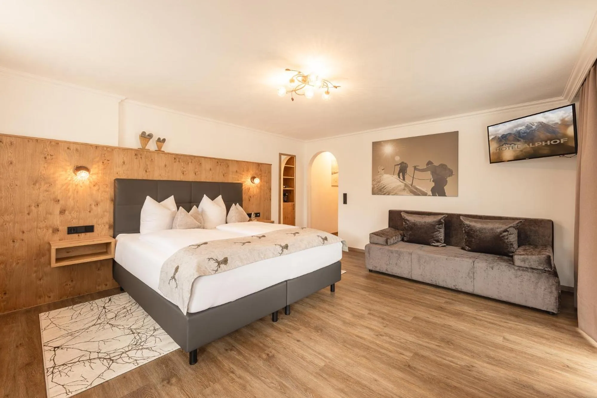 Photo of the whole room, Bed in Hotel Alphof Stubaital