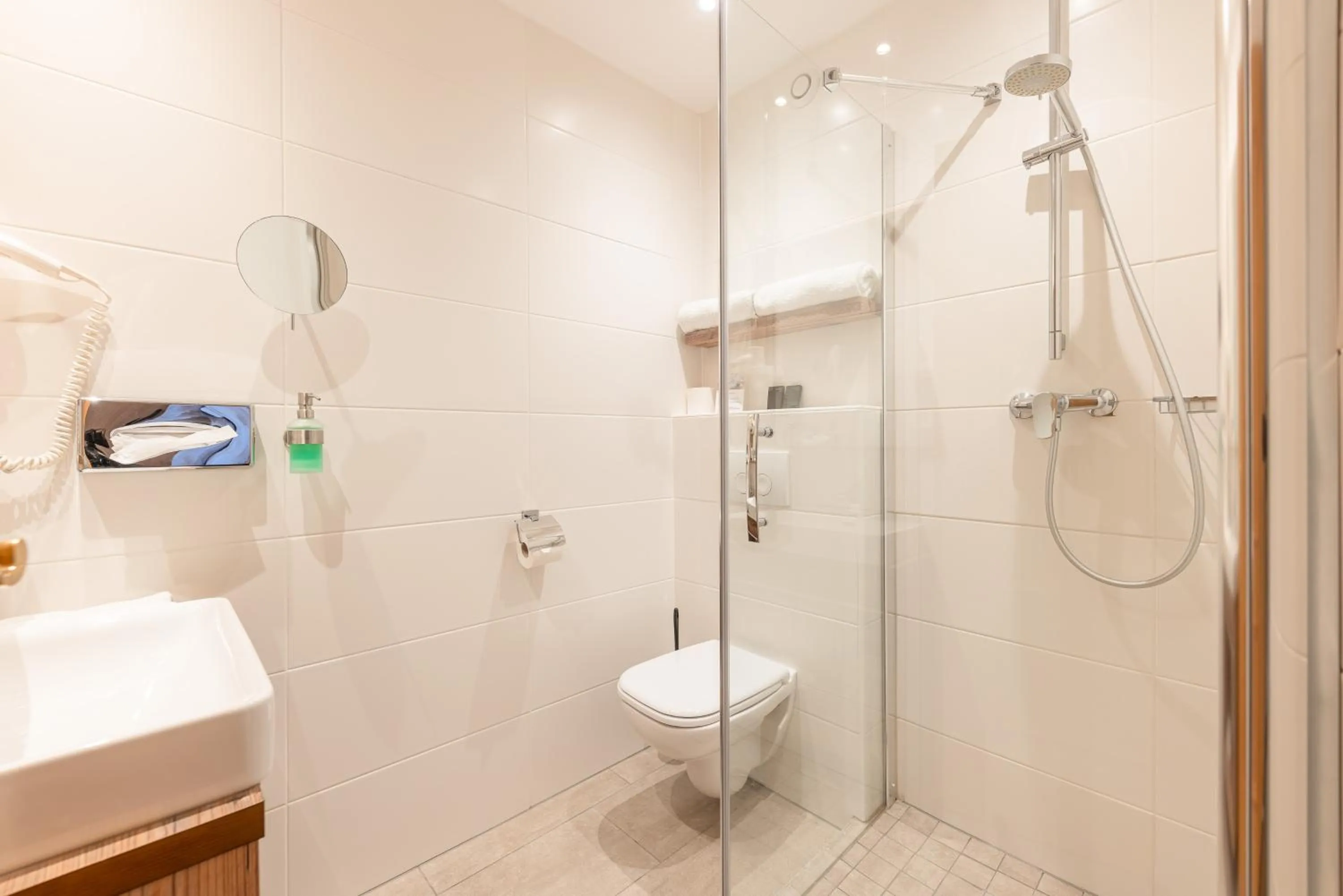 Bathroom in Hotel Alphof Stubaital