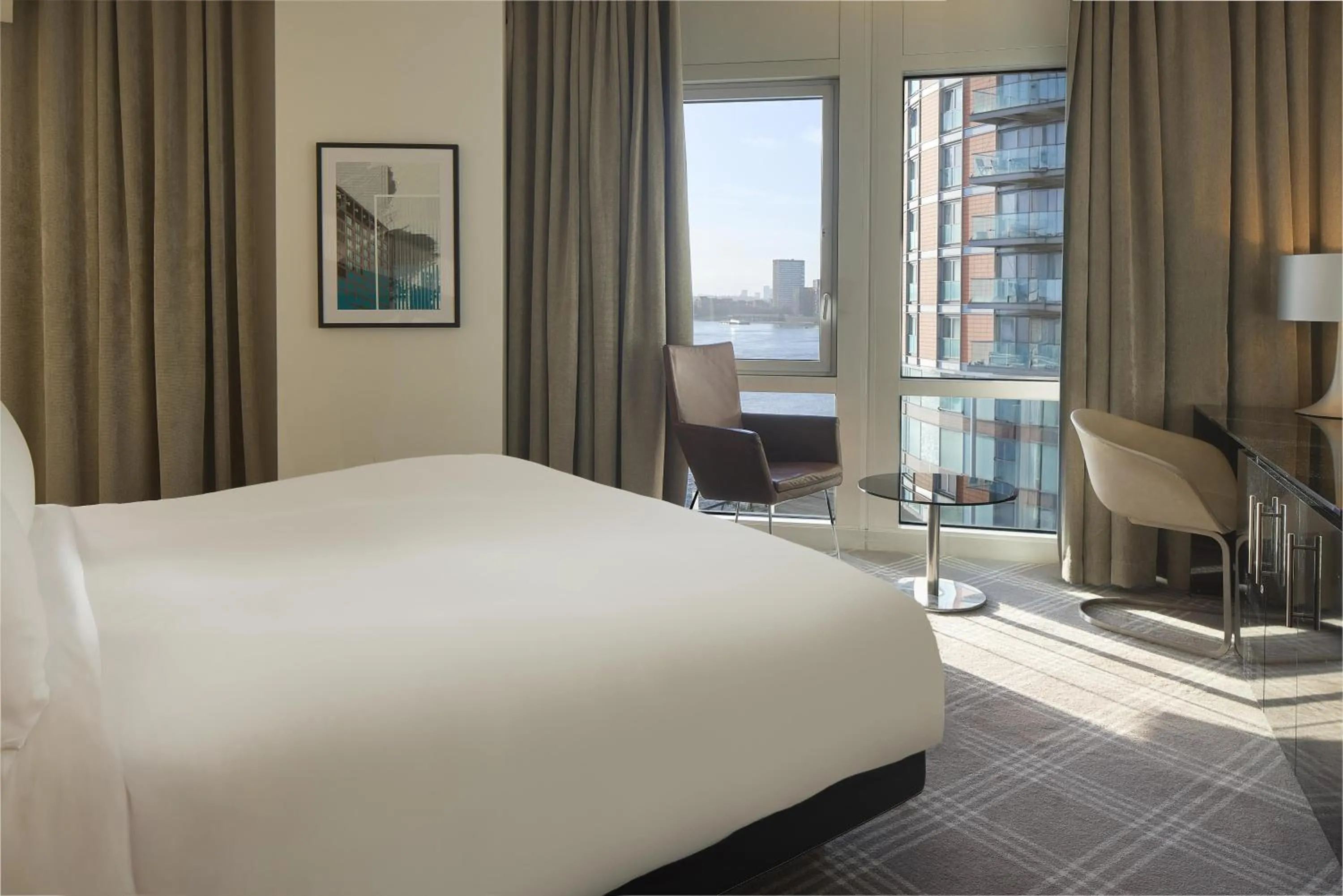 Bedroom, Bed in Radisson Blu Hotel, London Canary Wharf East