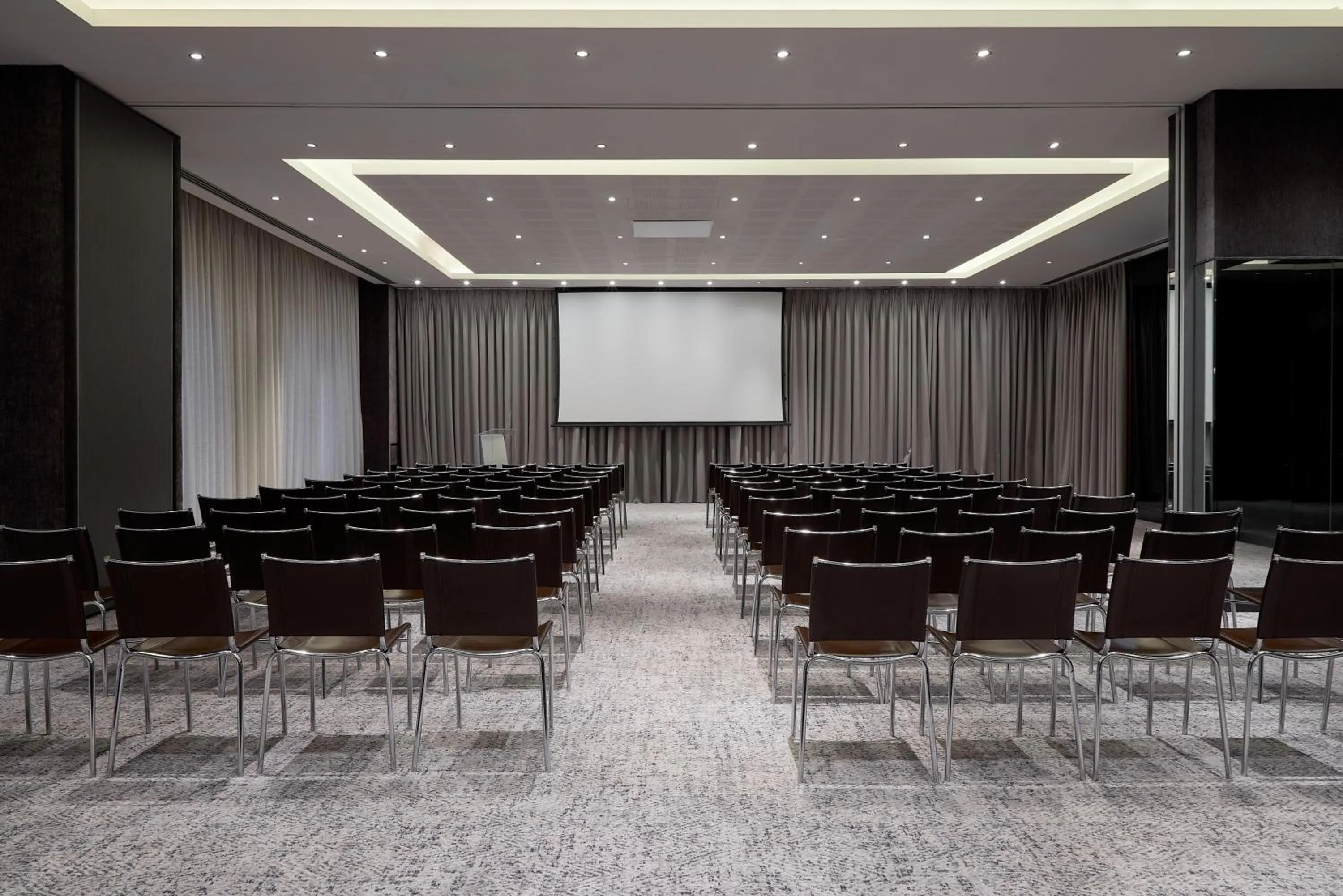 Meeting/conference room in Radisson Blu Hotel, London Canary Wharf East