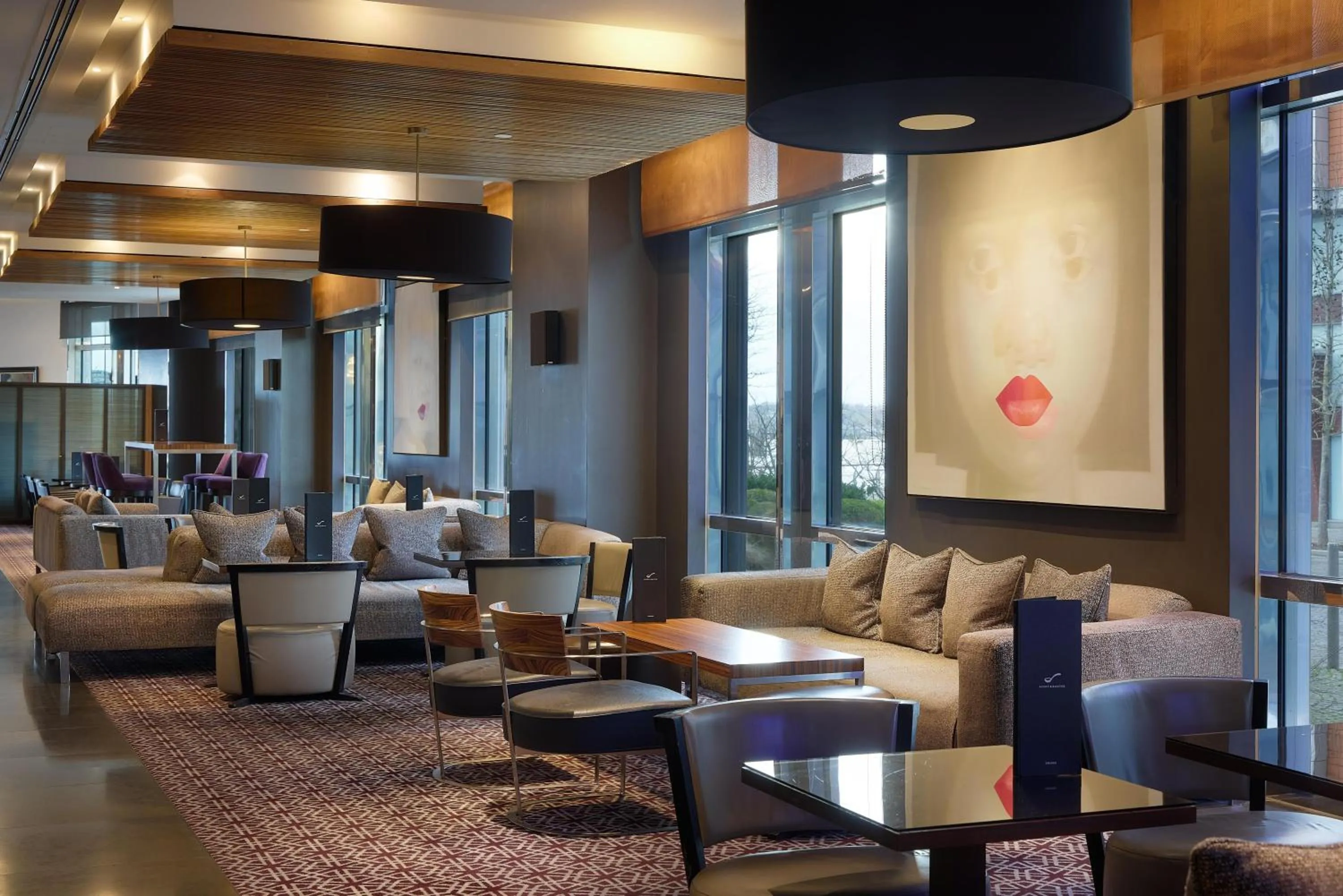 Lounge or bar in Radisson Blu Hotel, London Canary Wharf East