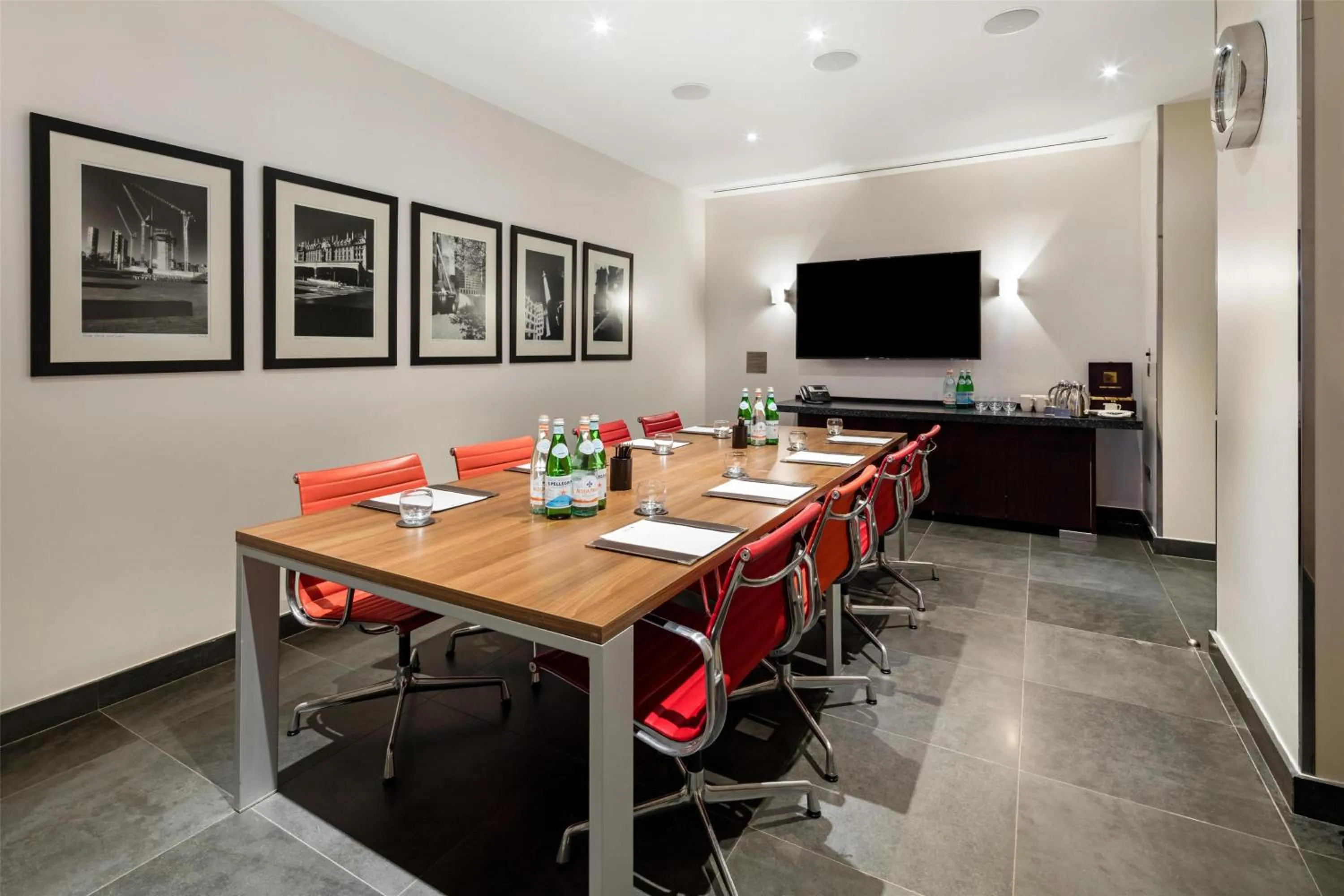 Meeting/conference room in Radisson Blu Hotel, London Canary Wharf East