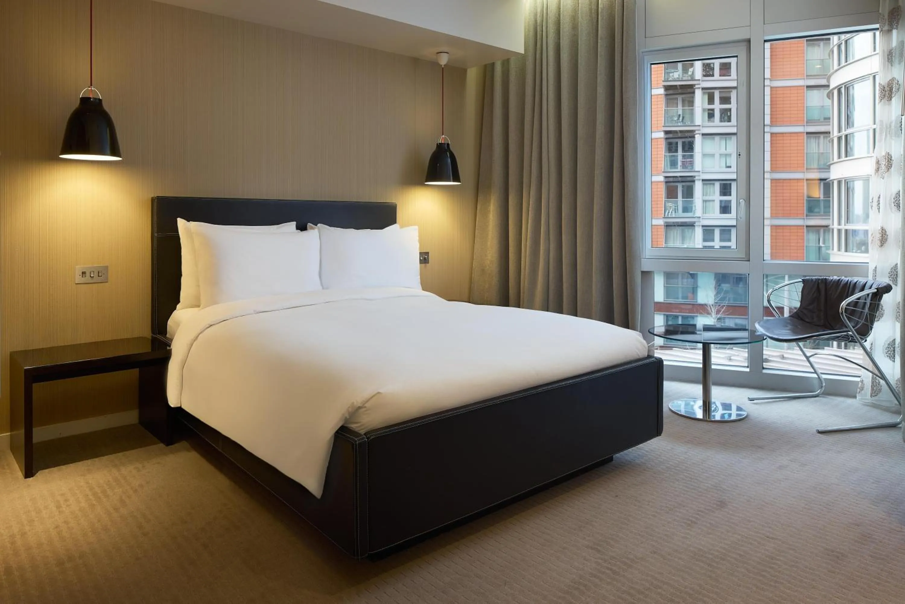 Bedroom, Bed in Radisson Blu Hotel, London Canary Wharf East