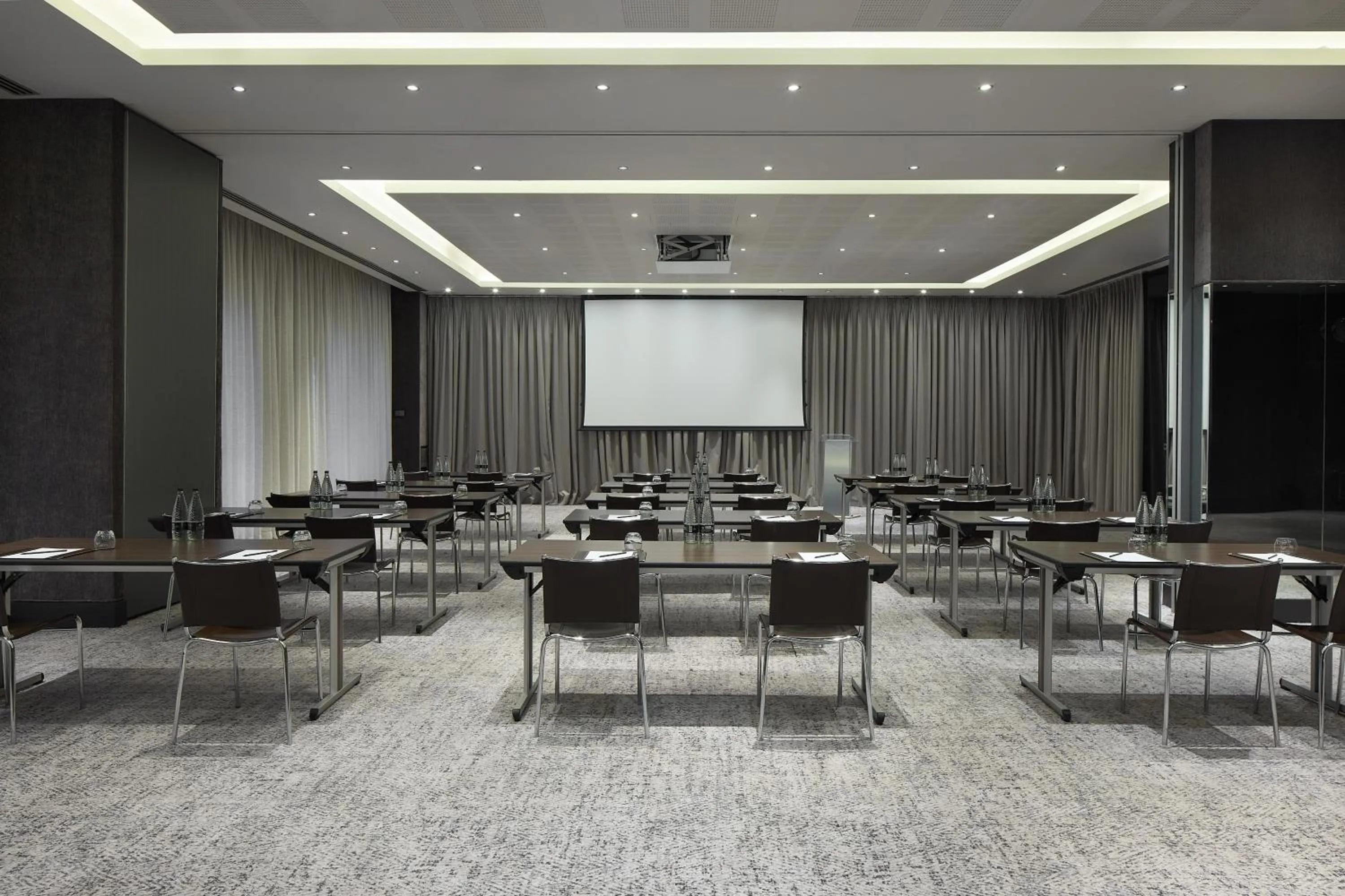 Meeting/conference room in Radisson Blu Hotel, London Canary Wharf East