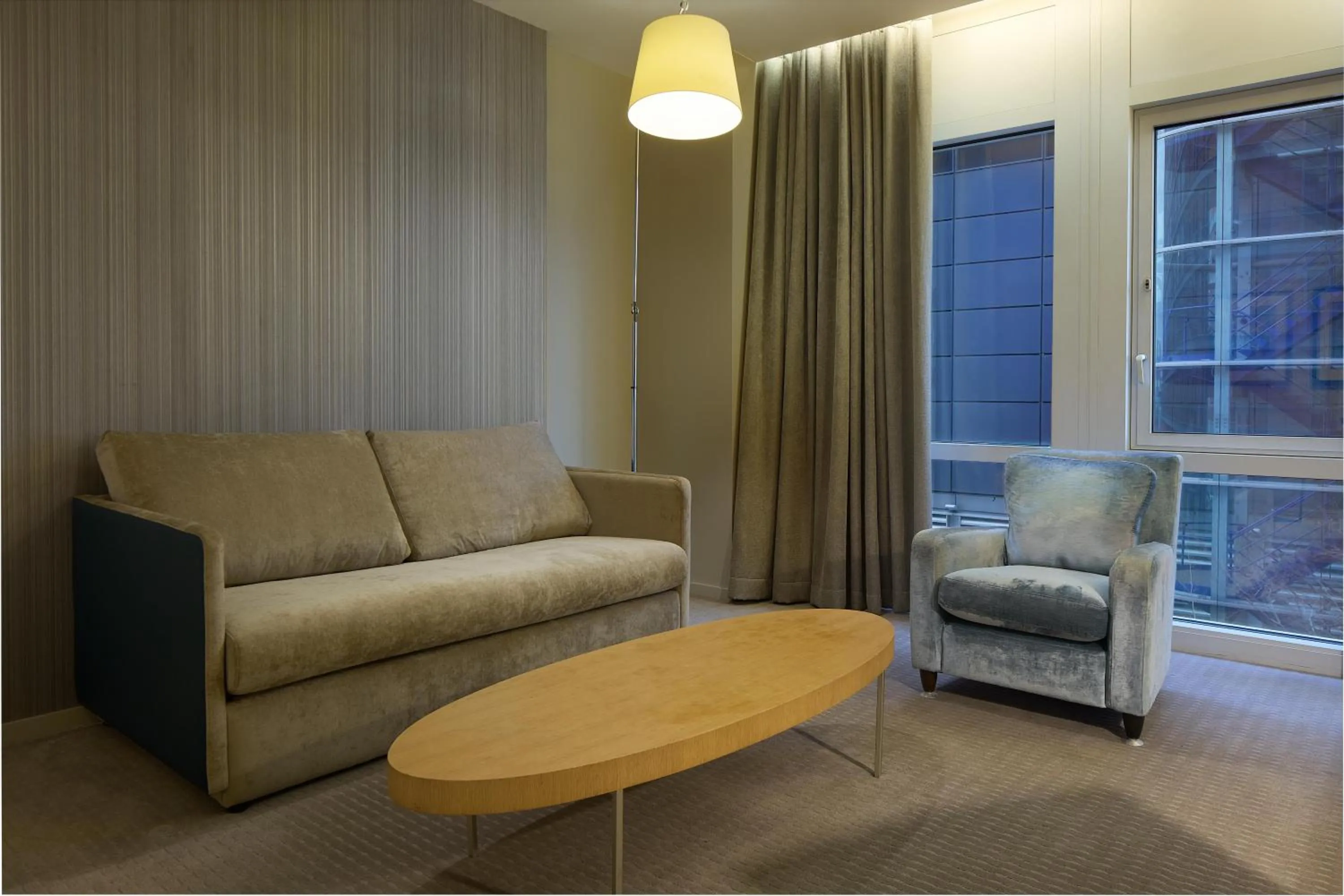 Photo of the whole room in Radisson Blu Hotel, London Canary Wharf East