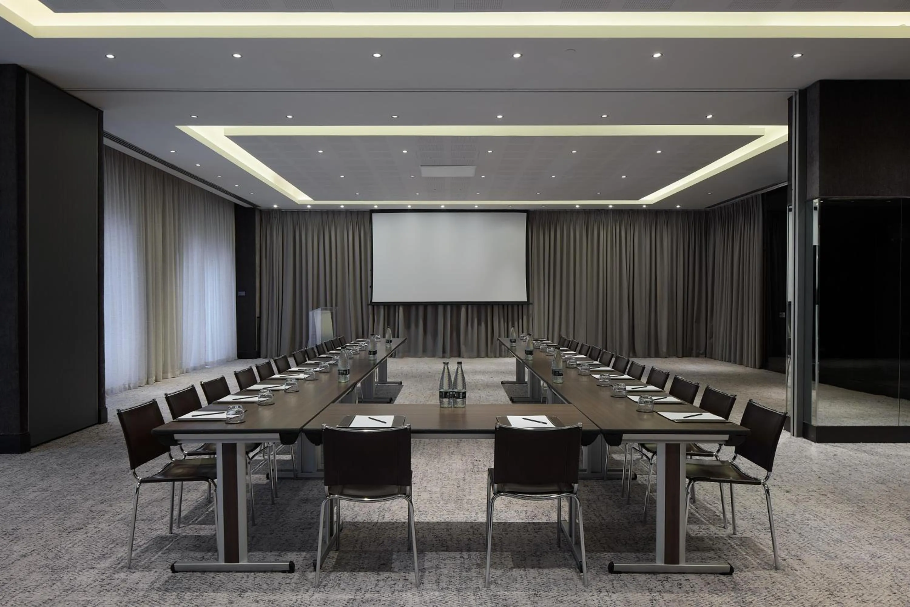 Meeting/conference room in Radisson Blu Hotel, London Canary Wharf East