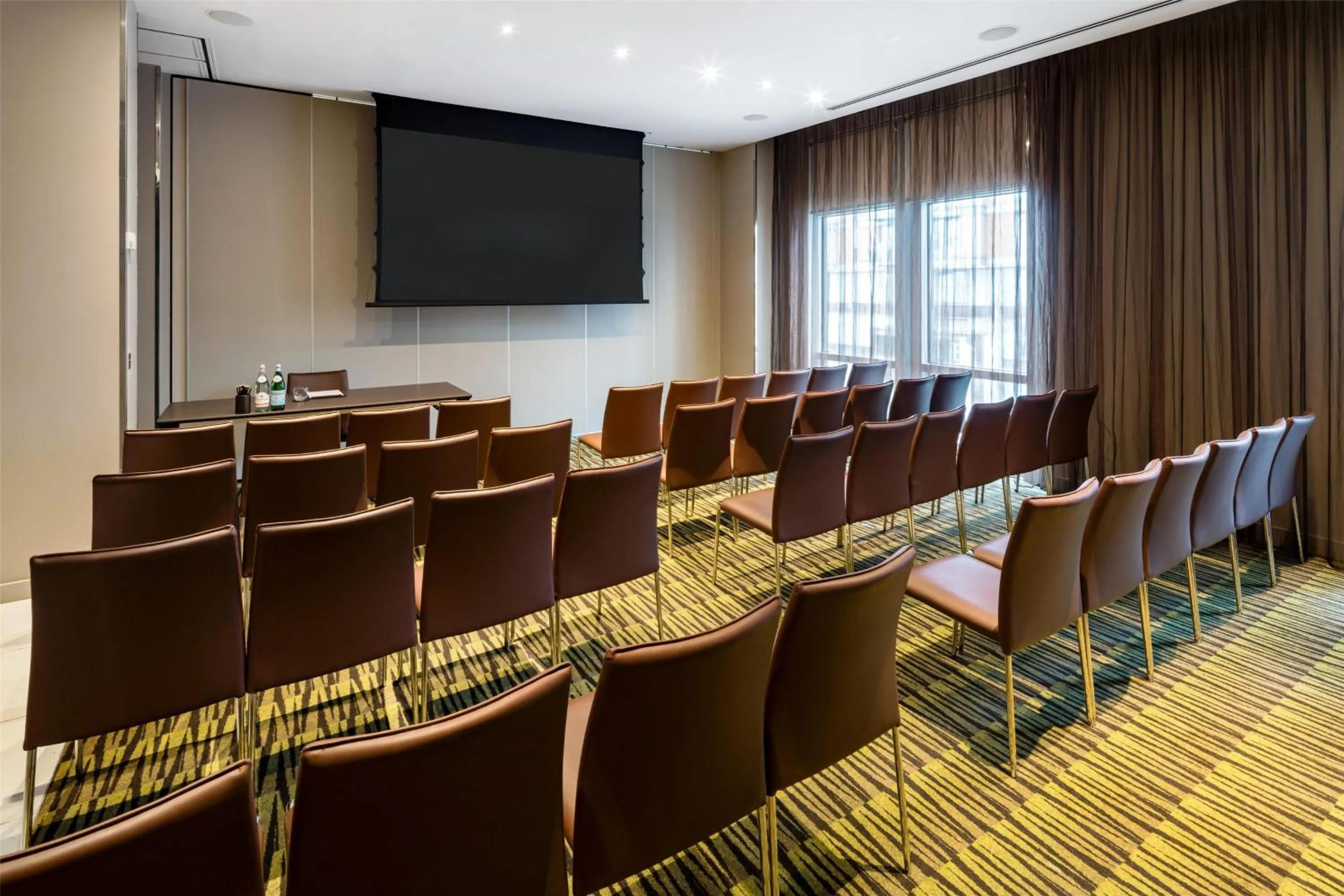 Meeting/conference room in Radisson Blu Hotel, London Canary Wharf East